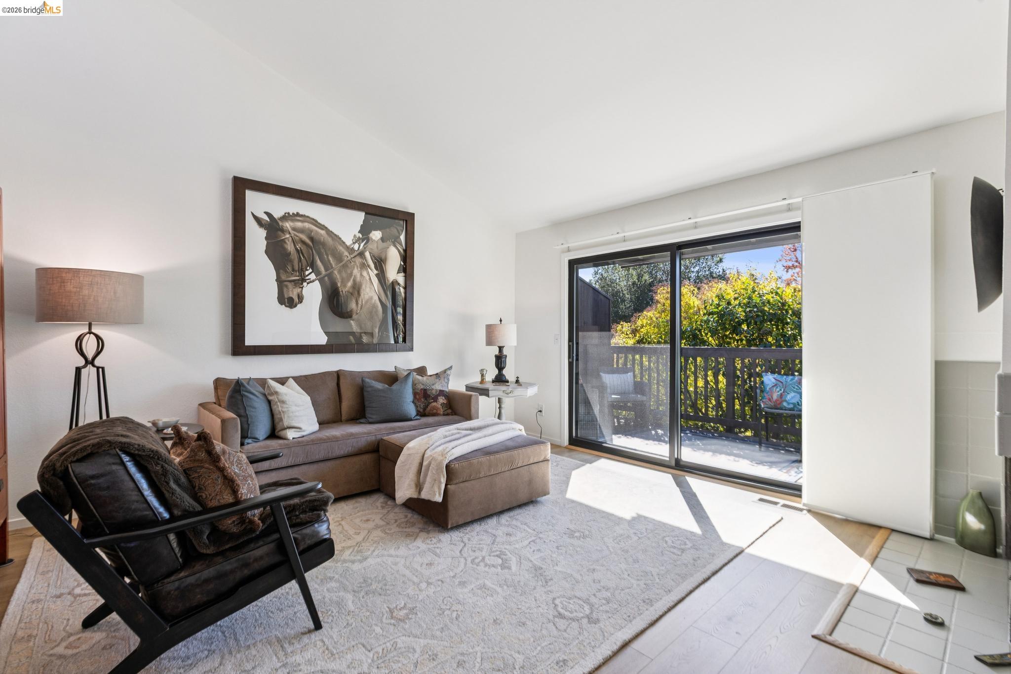 Detail Gallery Image 8 of 41 For 45 Corte Real #1,  Larkspur,  CA 94904 - 2 Beds | 1/1 Baths