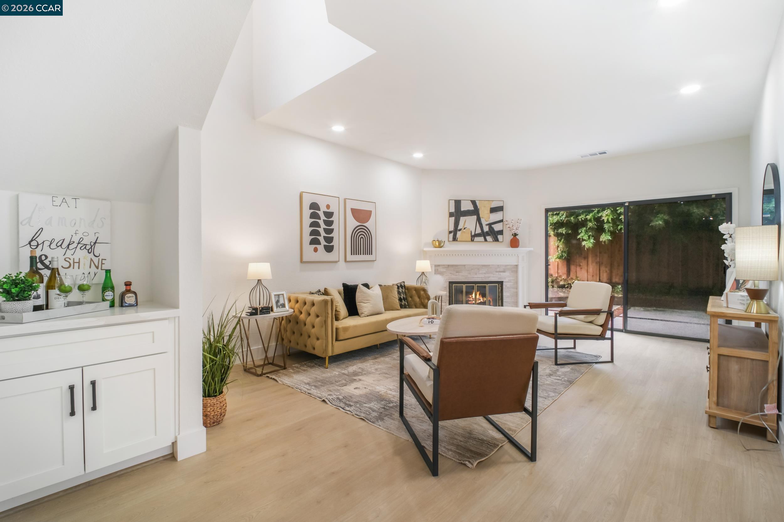 Front Image Thumbnail for CC41131555