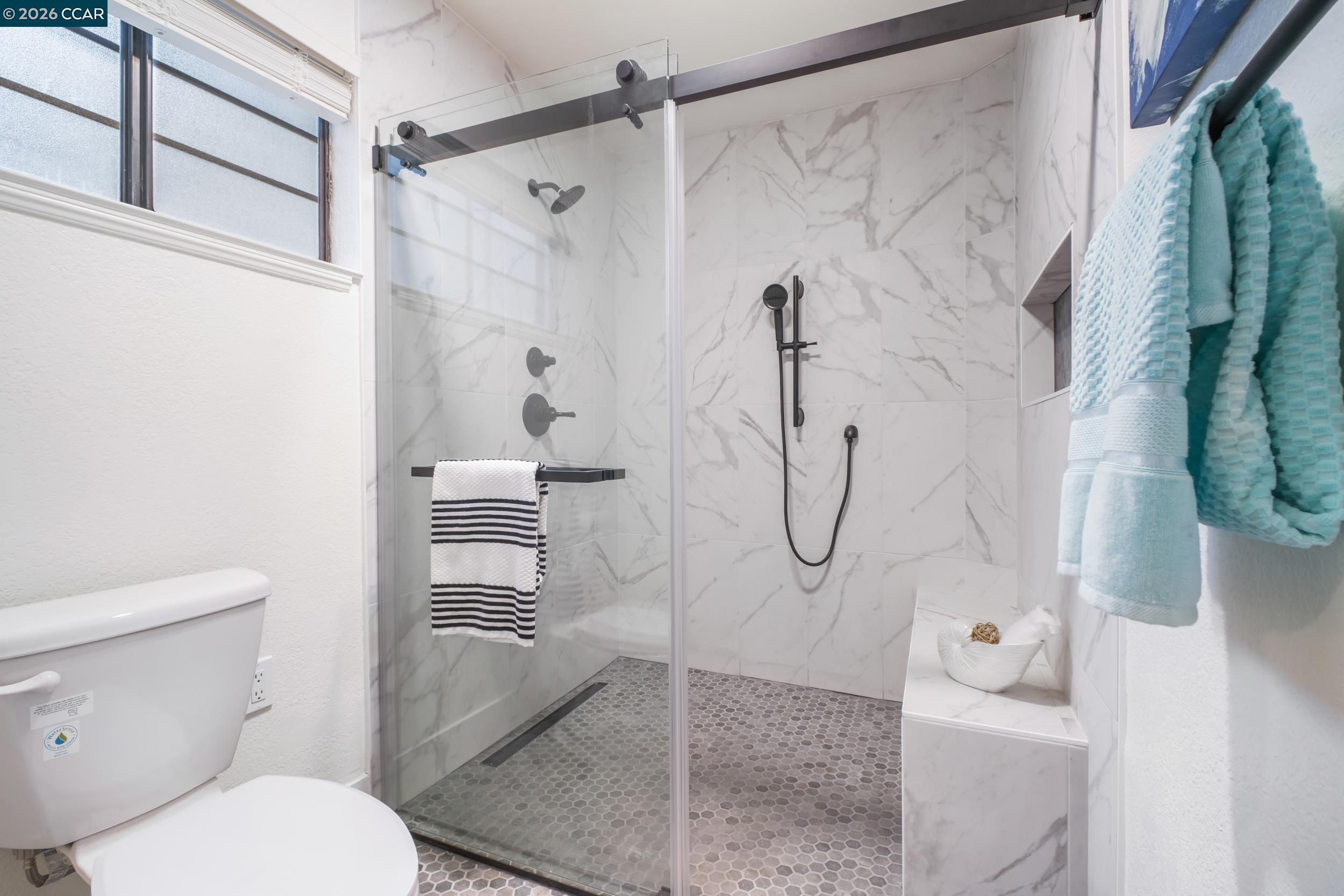 Detail Gallery Image 11 of 26 For 3863 Harlequin Ter, Fremont,  CA 94555 - 4 Beds | 2/1 Baths