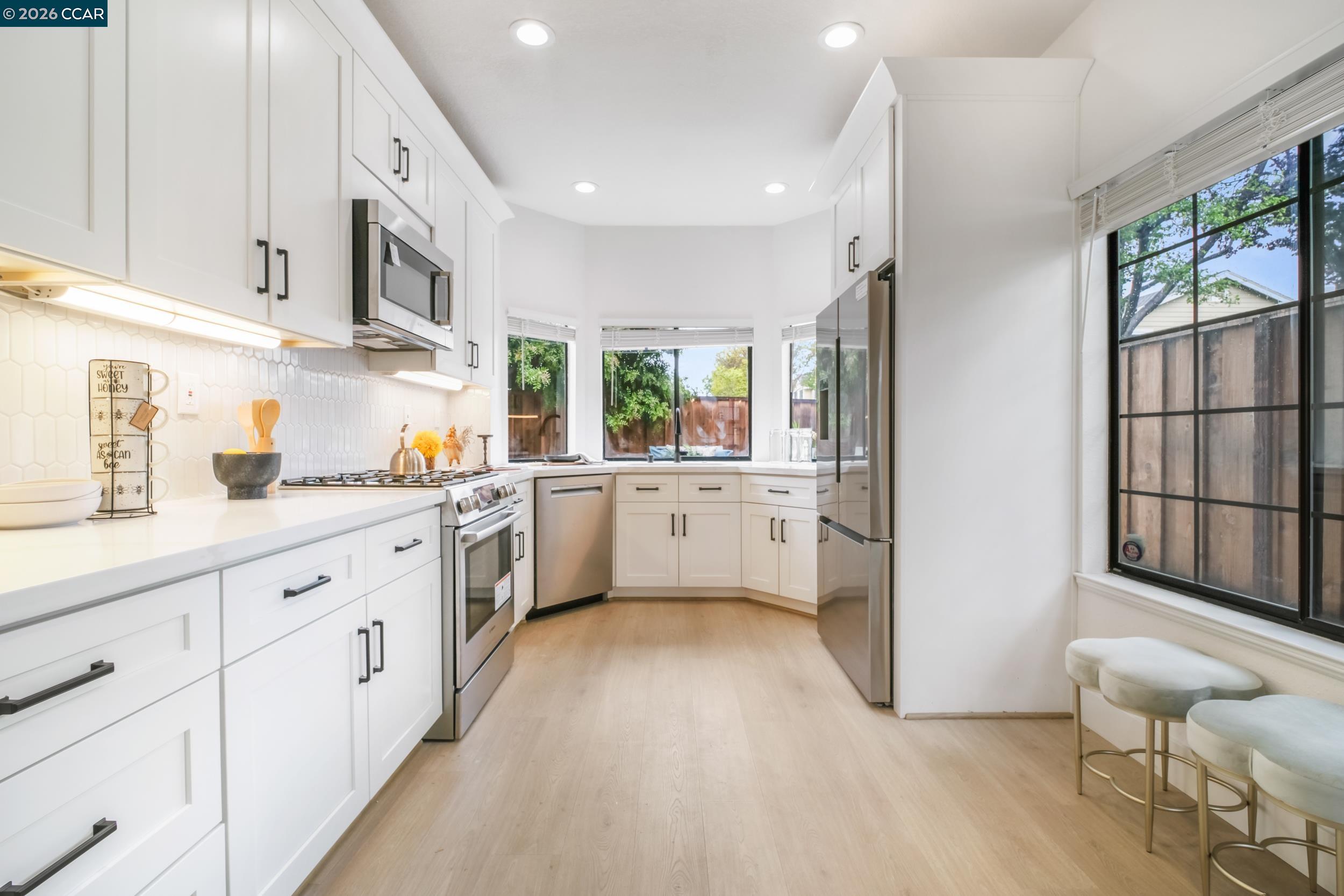 Detail Gallery Image 4 of 26 For 3863 Harlequin Ter, Fremont,  CA 94555 - 4 Beds | 2/1 Baths