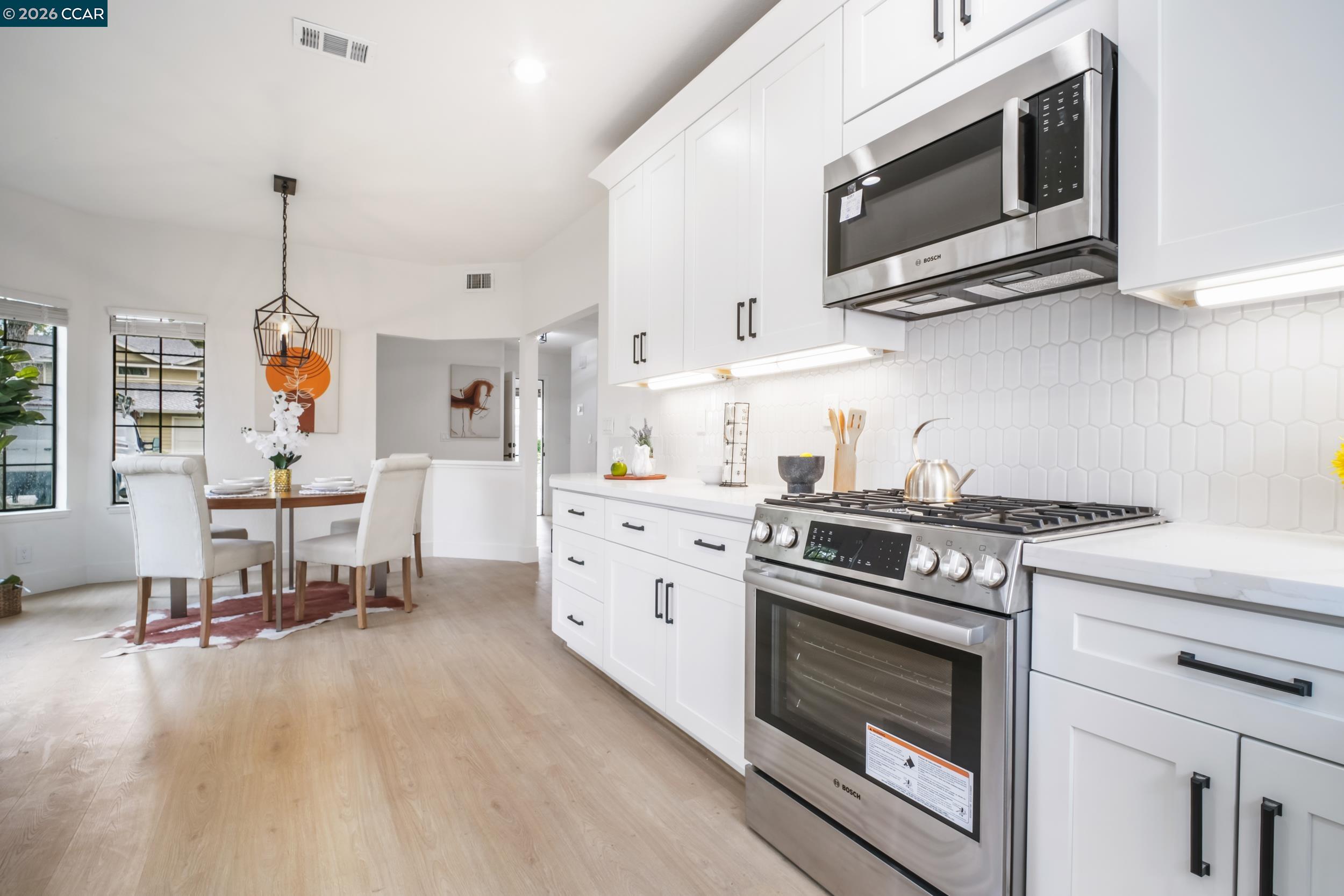 Detail Gallery Image 5 of 26 For 3863 Harlequin Ter, Fremont,  CA 94555 - 4 Beds | 2/1 Baths