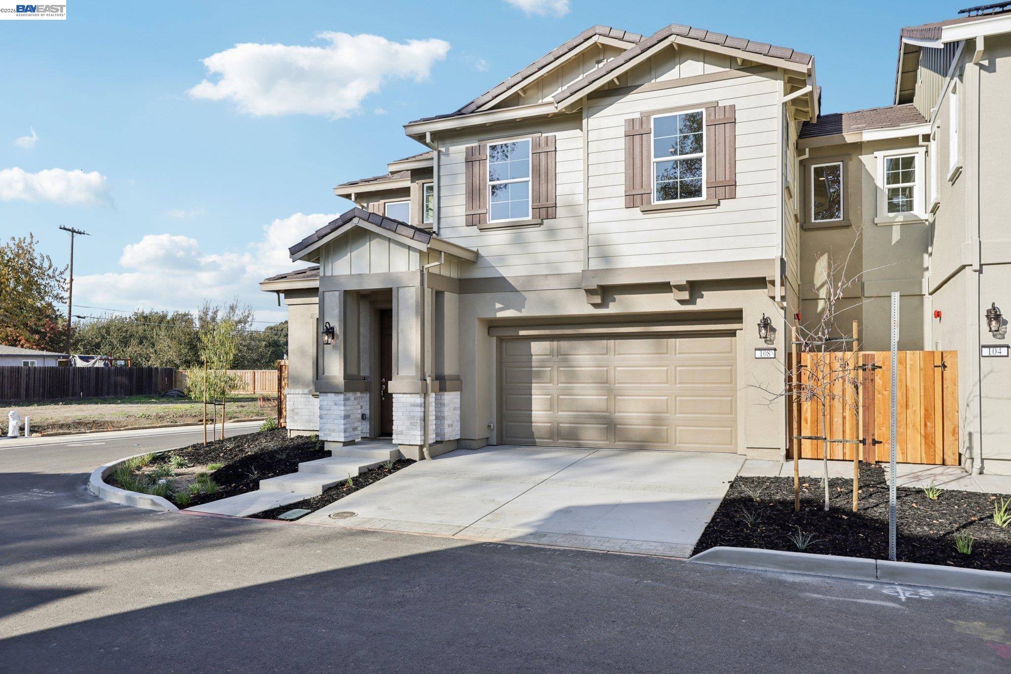 Detail Gallery Image 2 of 38 For 121 Creek View Cir, Fairfield,  CA 94533 - 3 Beds | 2/1 Baths