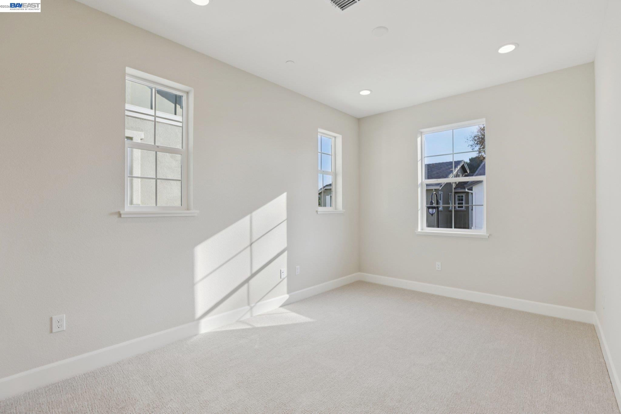 Detail Gallery Image 15 of 38 For 121 Creek View Cir, Fairfield,  CA 94533 - 3 Beds | 2/1 Baths