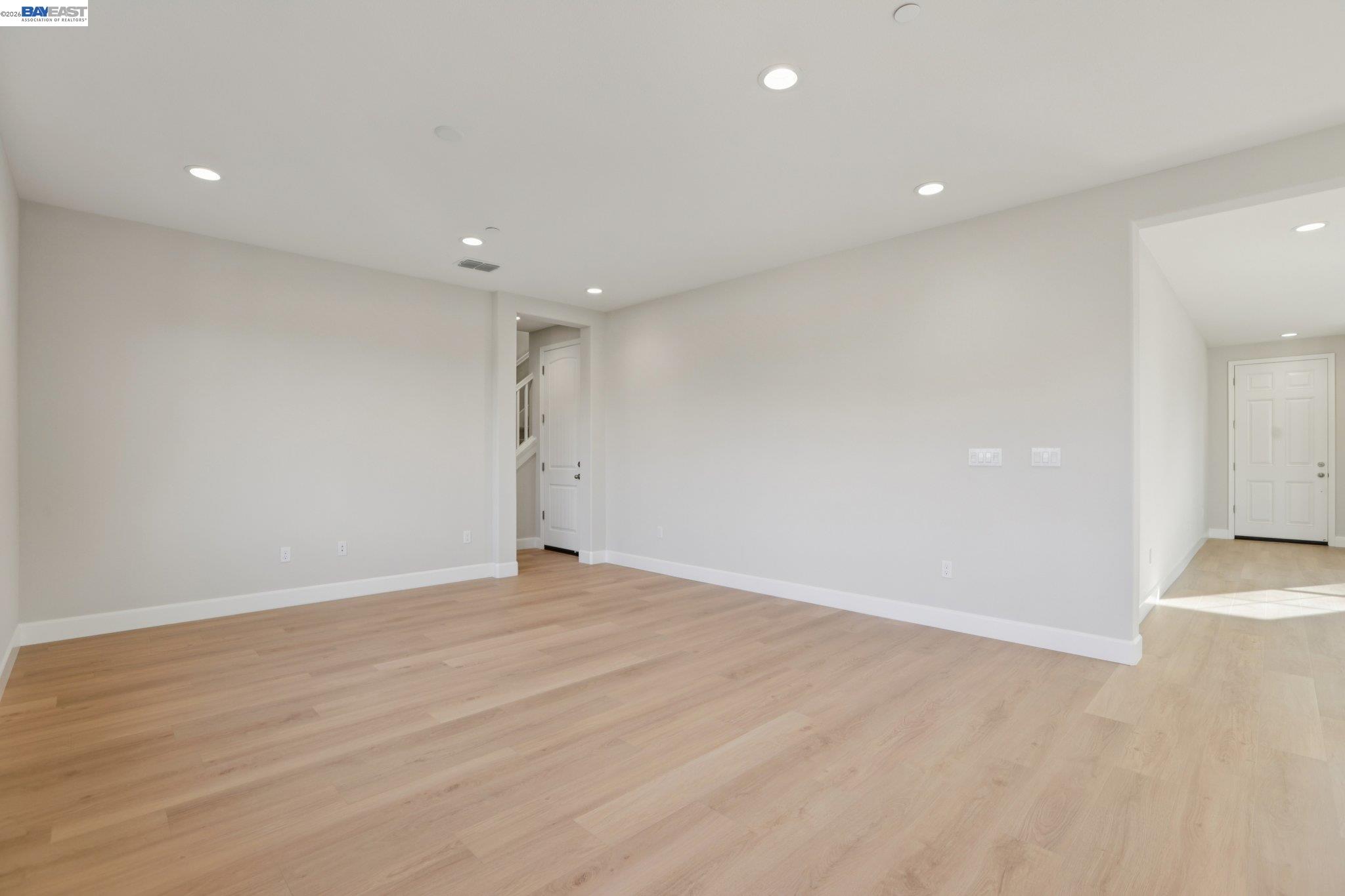 Detail Gallery Image 9 of 38 For 121 Creek View Cir, Fairfield,  CA 94533 - 3 Beds | 2/1 Baths