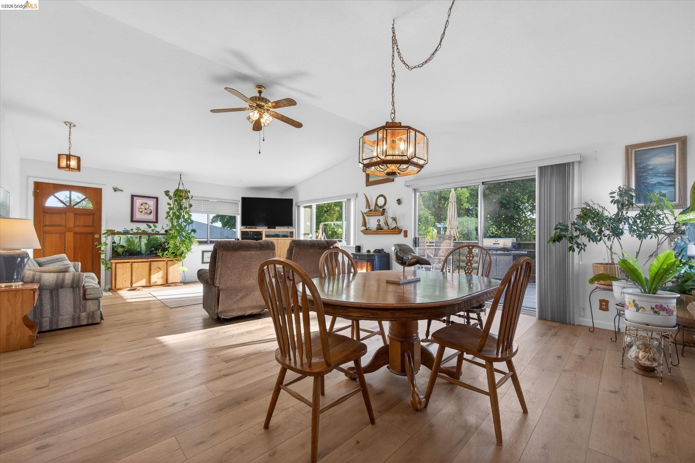 Detail Gallery Image 13 of 46 For 5014 Sandmound Blvd, Oakley,  CA 94561 - 3 Beds | 3 Baths