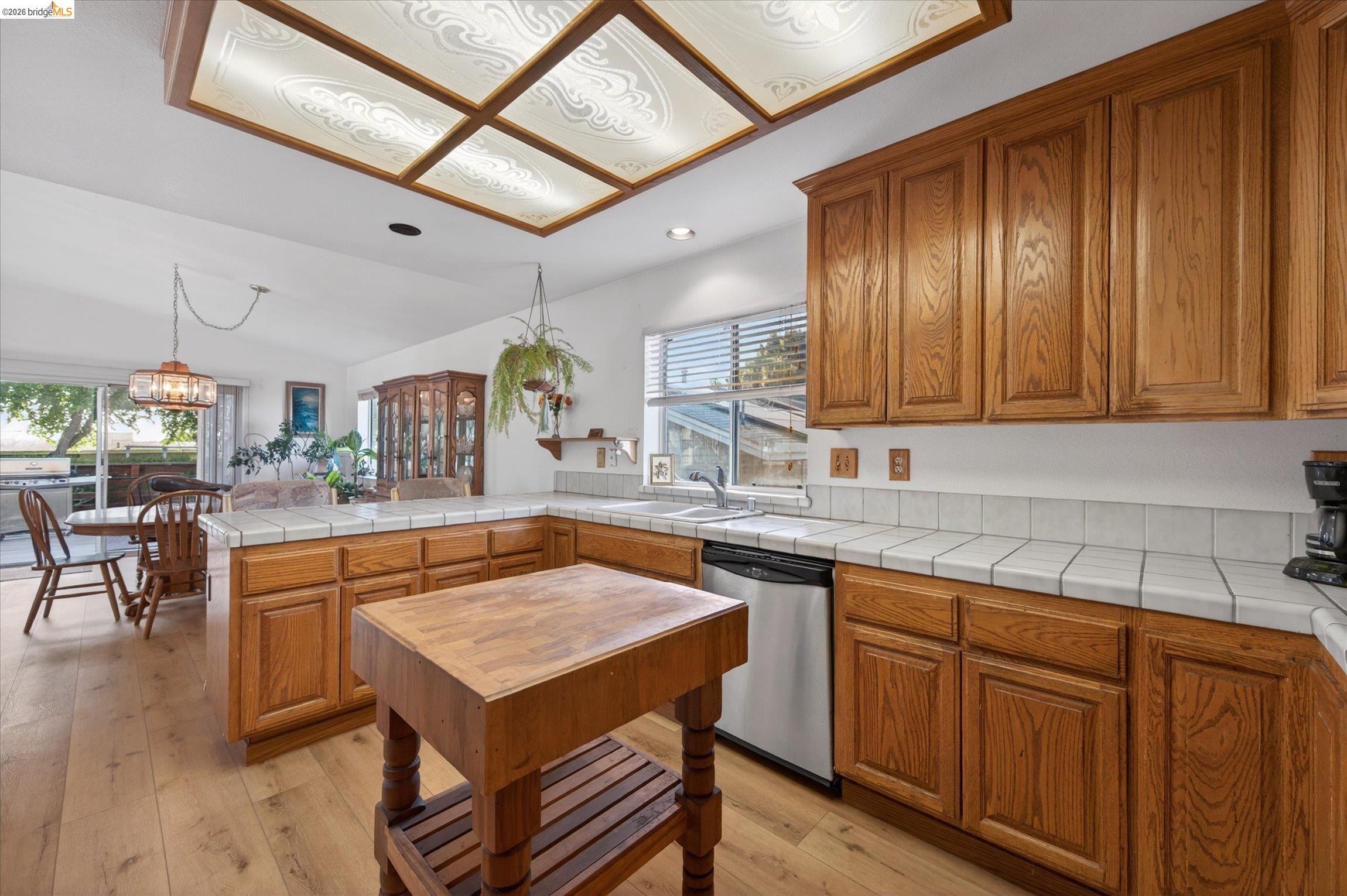 Detail Gallery Image 6 of 46 For 5014 Sandmound Blvd, Oakley,  CA 94561 - 3 Beds | 3 Baths