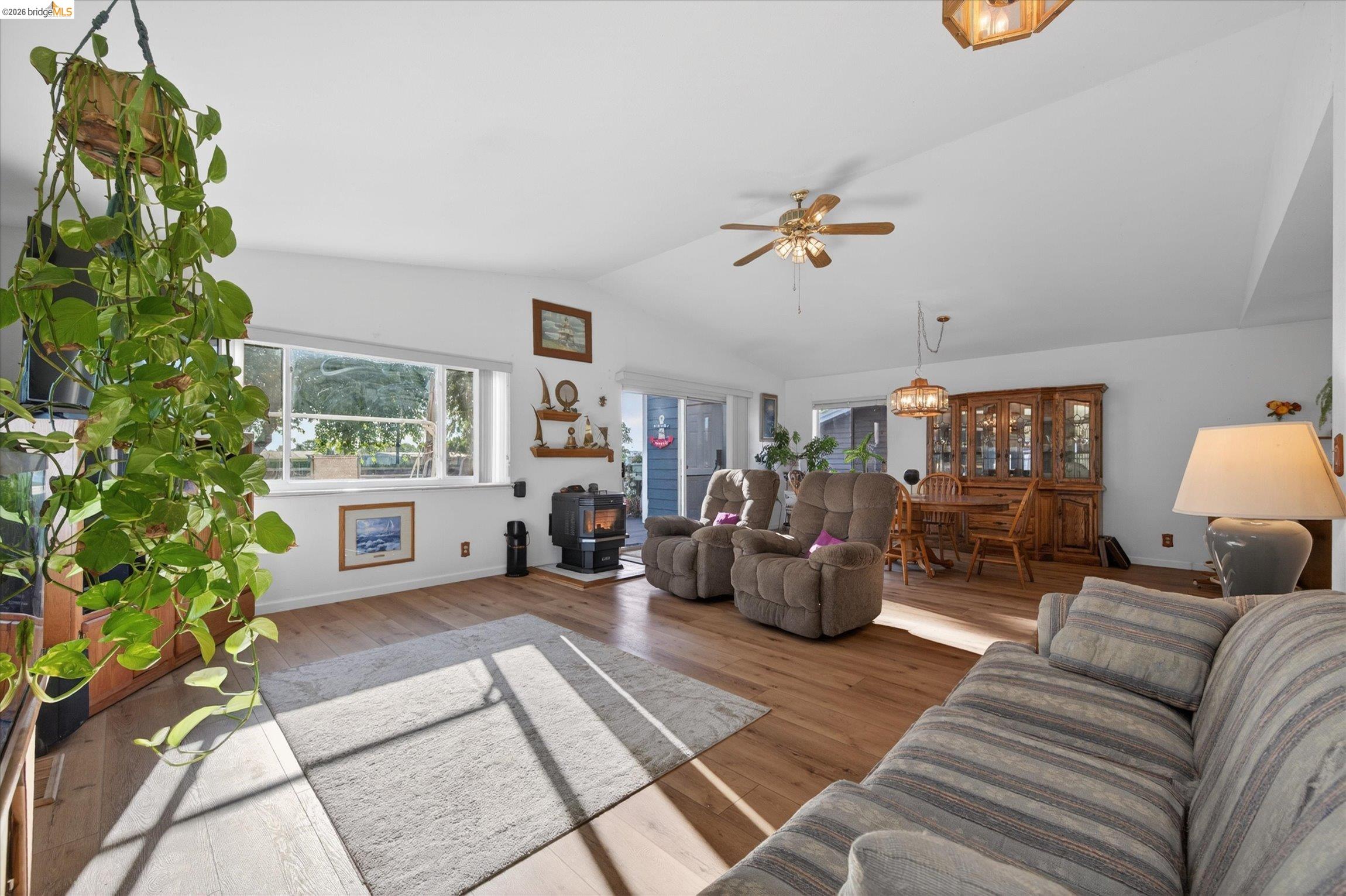 Detail Gallery Image 9 of 46 For 5014 Sandmound Blvd, Oakley,  CA 94561 - 3 Beds | 3 Baths