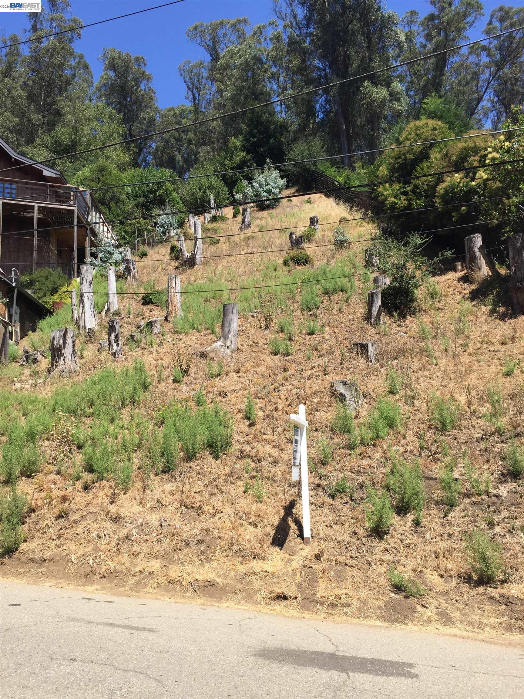 Detail Gallery Image 6 of 7 For 6776 Pinehaven Rd, Oakland,  CA 94611 - – Beds | – Baths