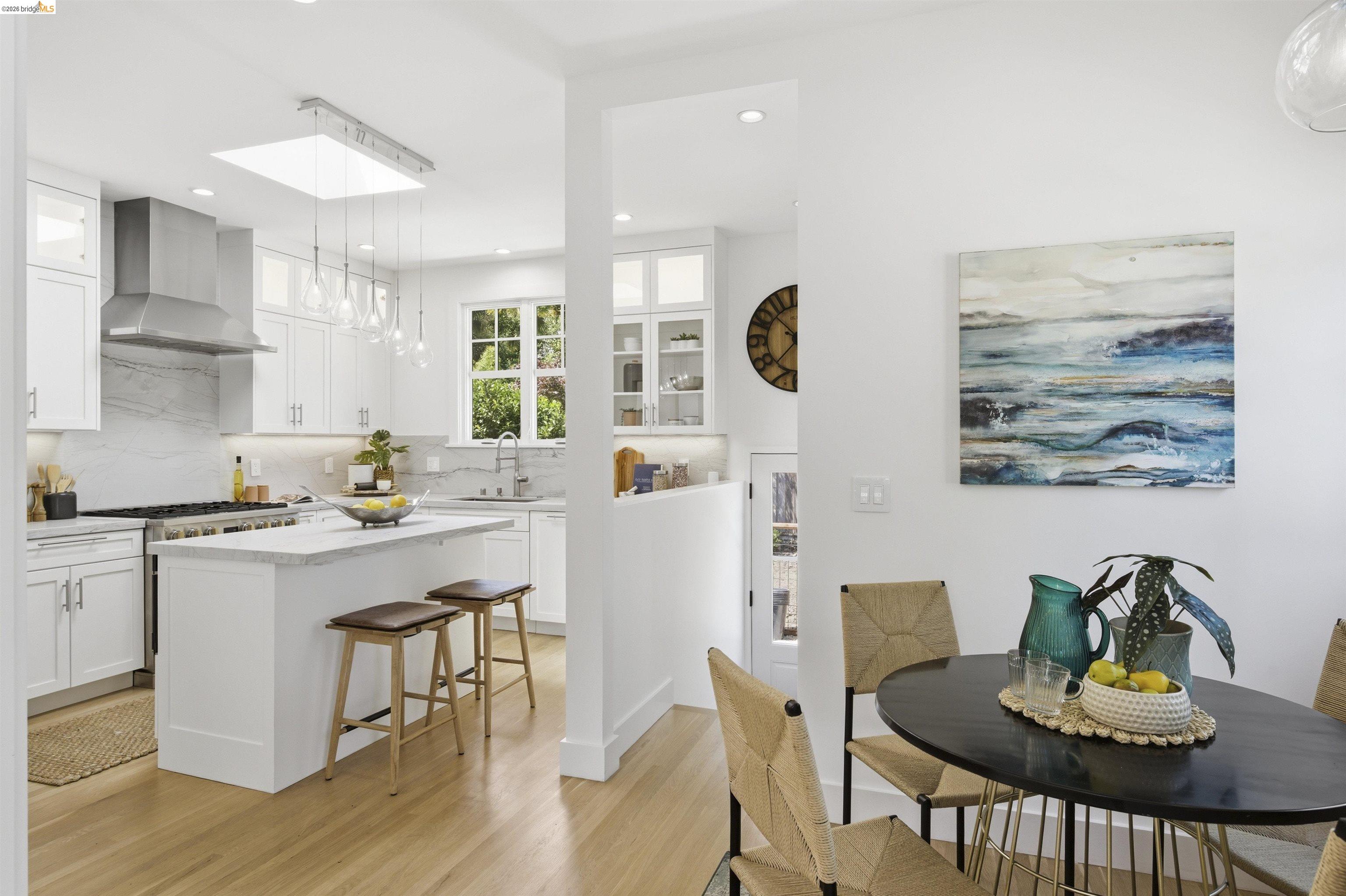 Detail Gallery Image 11 of 43 For 1541 Grand Ave, Piedmont,  CA 94611 - 3 Beds | 2 Baths