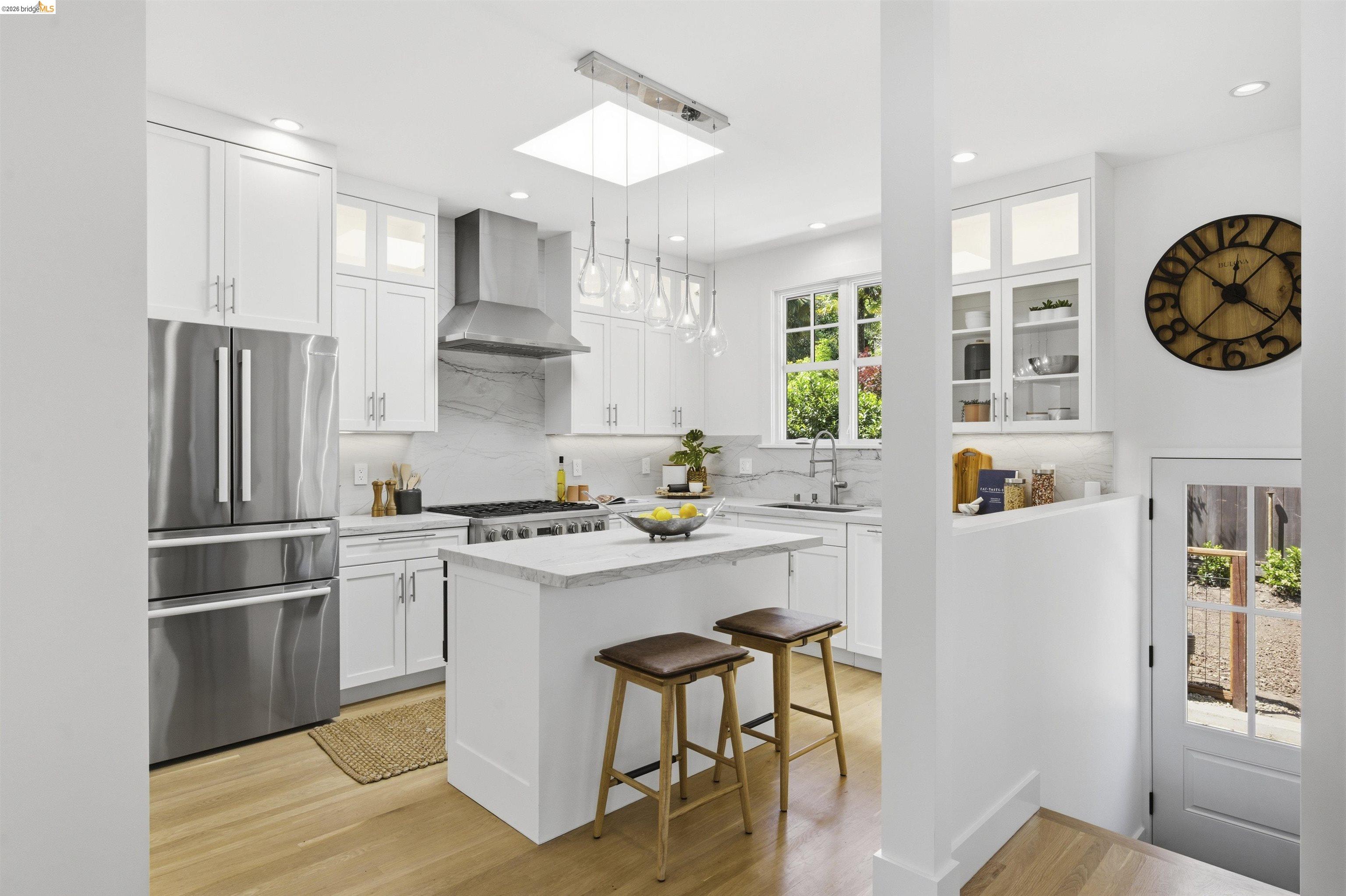 Detail Gallery Image 12 of 43 For 1541 Grand Ave, Piedmont,  CA 94611 - 3 Beds | 2 Baths