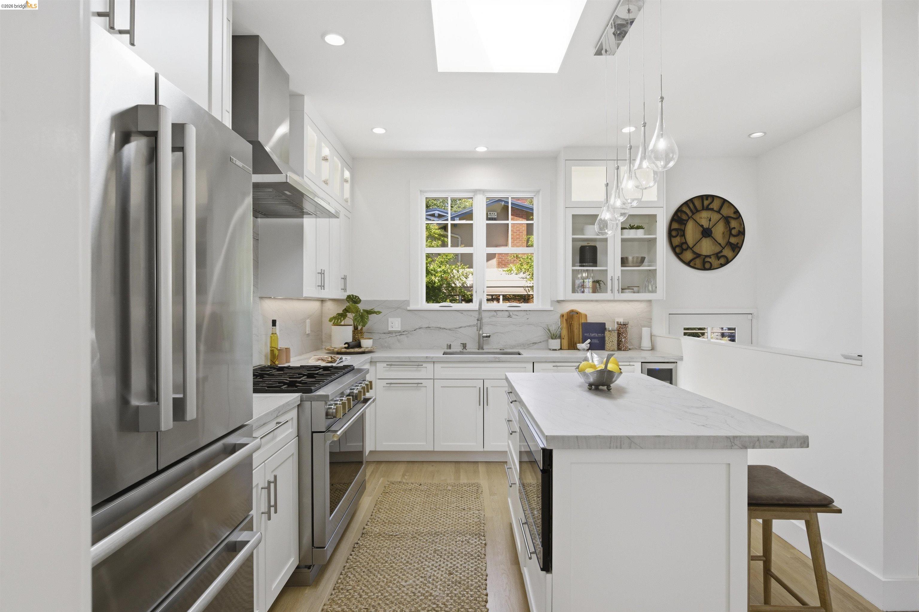 Detail Gallery Image 13 of 43 For 1541 Grand Ave, Piedmont,  CA 94611 - 3 Beds | 2 Baths