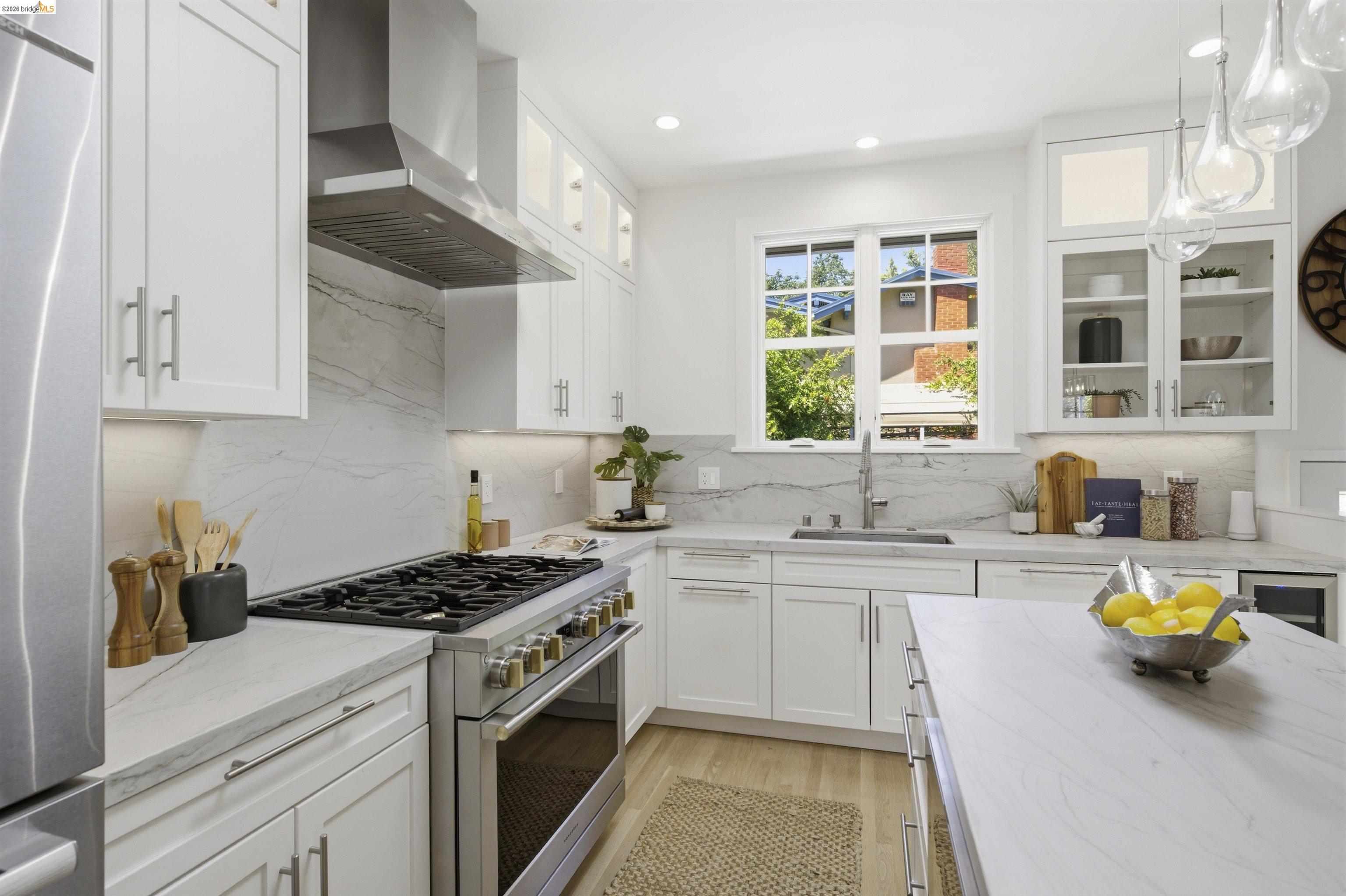 Detail Gallery Image 14 of 43 For 1541 Grand Ave, Piedmont,  CA 94611 - 3 Beds | 2 Baths