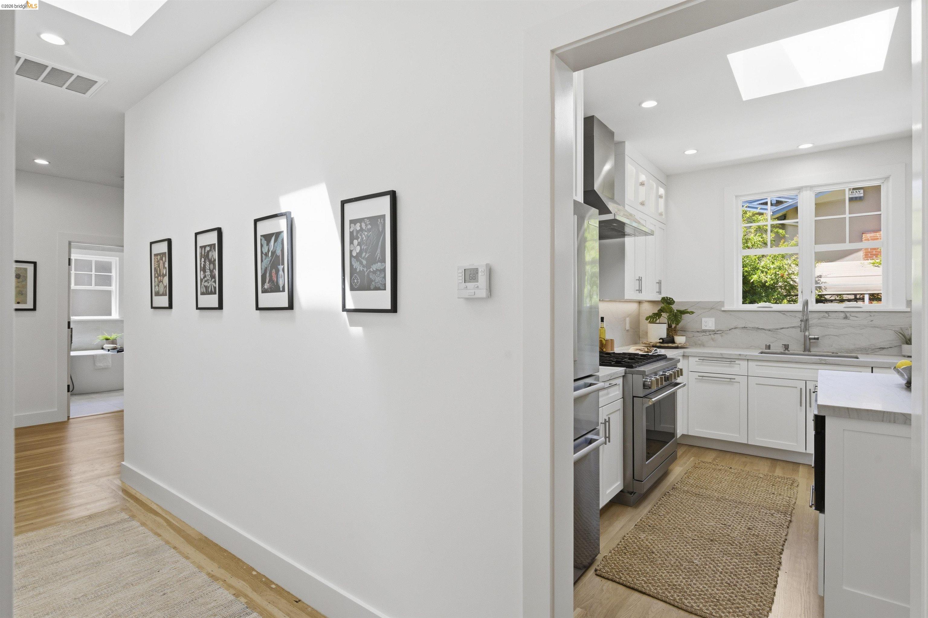 Detail Gallery Image 17 of 43 For 1541 Grand Ave, Piedmont,  CA 94611 - 3 Beds | 2 Baths