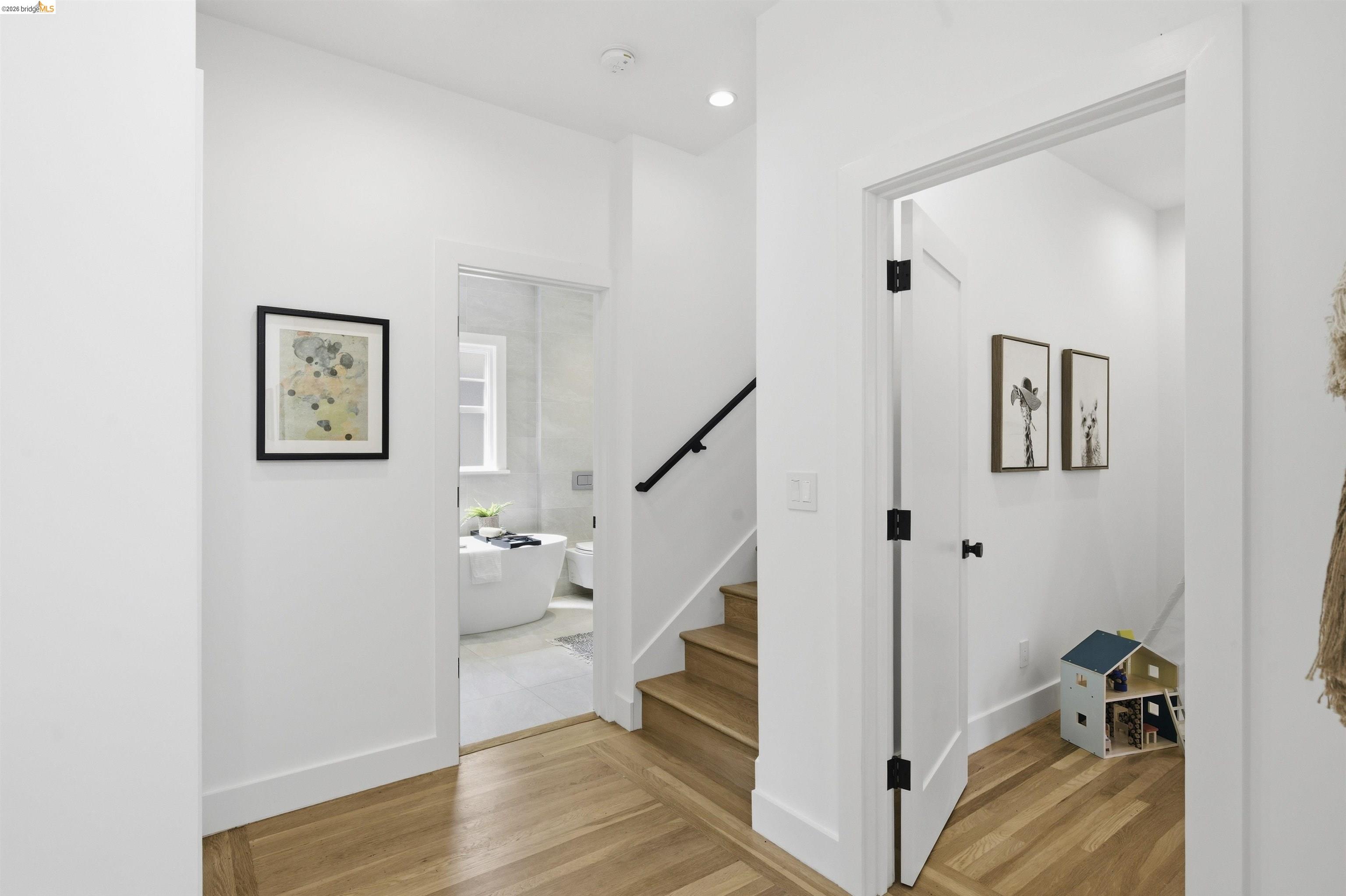 Detail Gallery Image 18 of 43 For 1541 Grand Ave, Piedmont,  CA 94611 - 3 Beds | 2 Baths