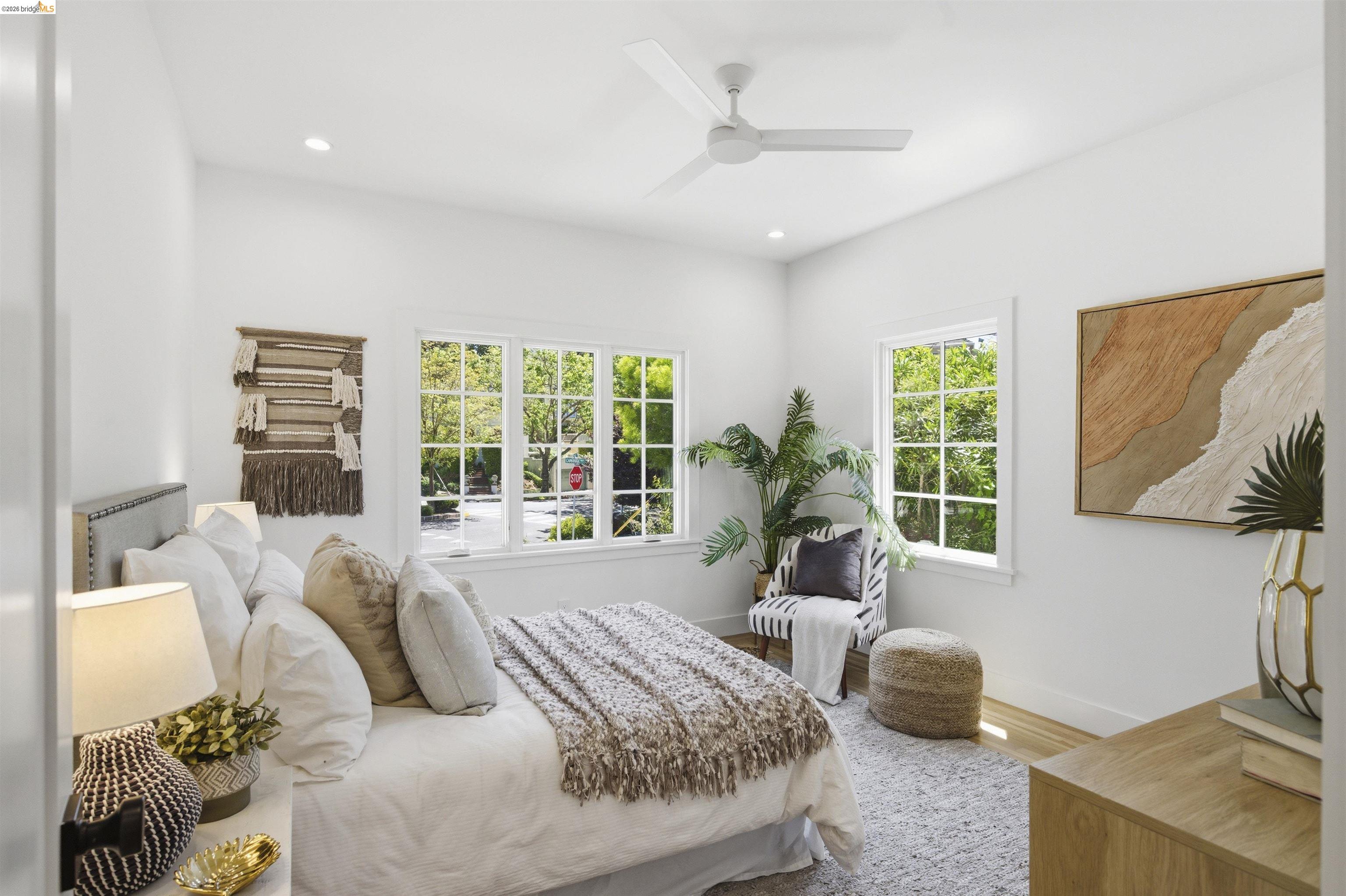 Detail Gallery Image 19 of 43 For 1541 Grand Ave, Piedmont,  CA 94611 - 3 Beds | 2 Baths