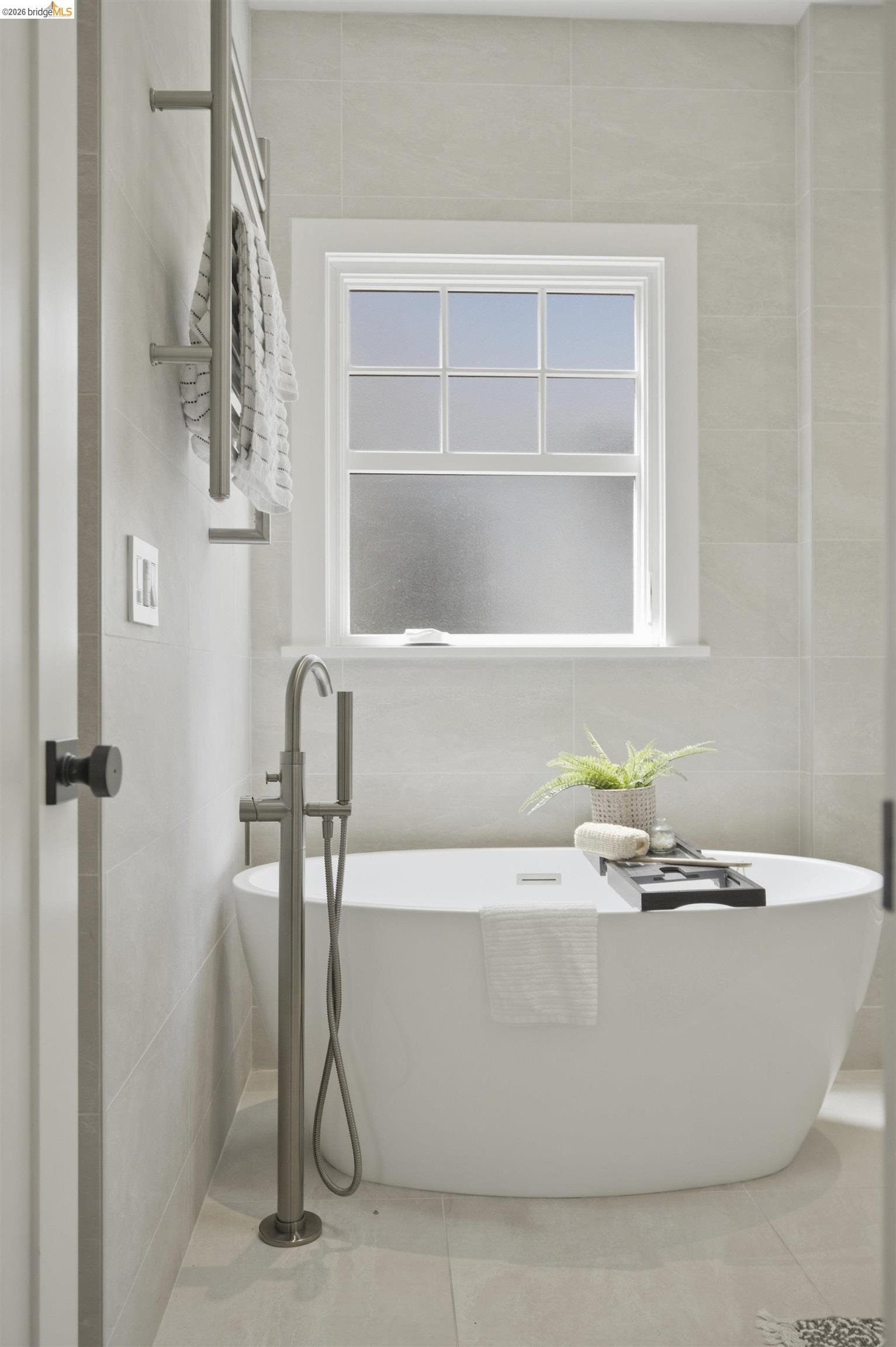 Detail Gallery Image 23 of 43 For 1541 Grand Ave, Piedmont,  CA 94611 - 3 Beds | 2 Baths