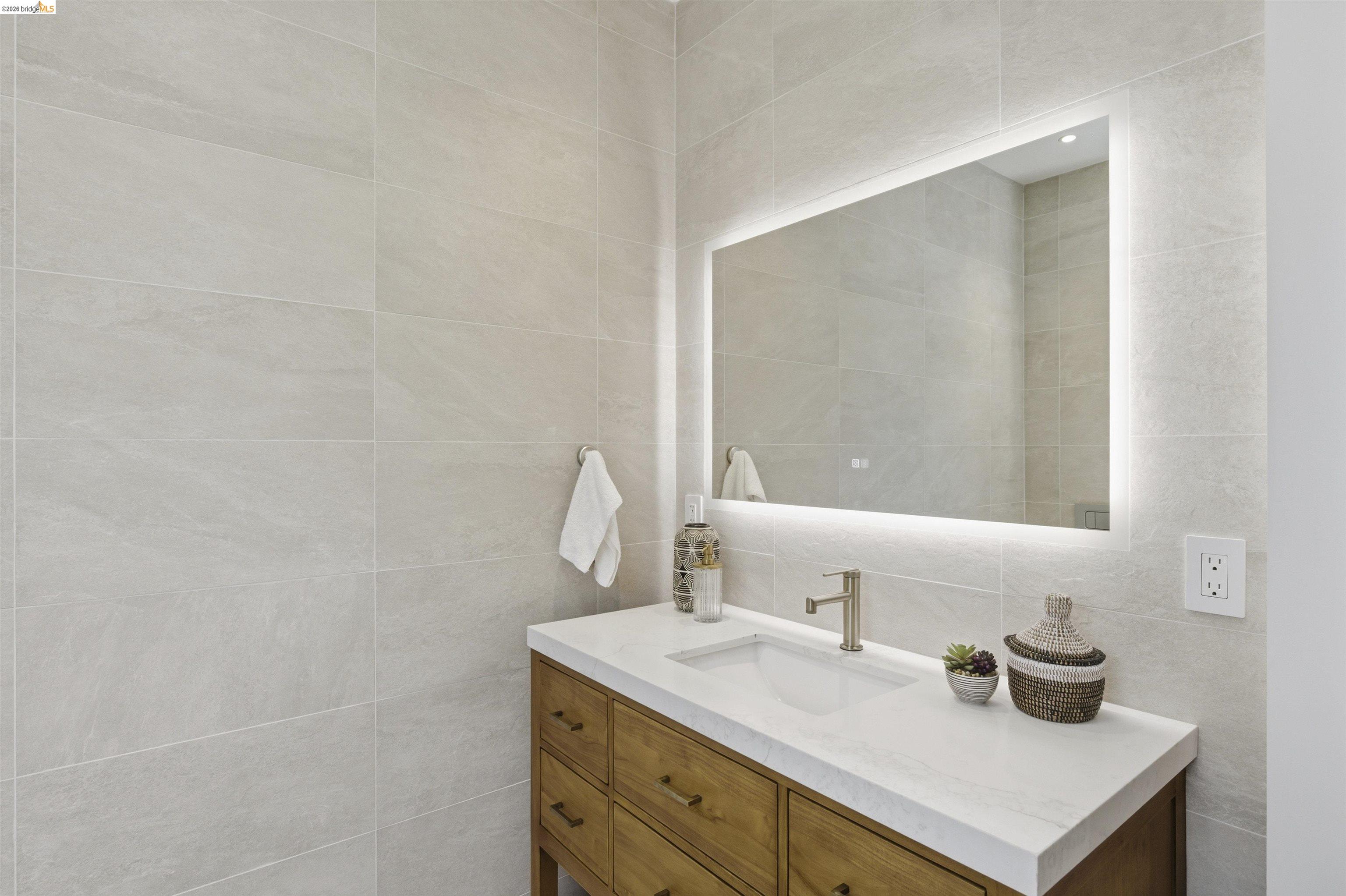 Detail Gallery Image 25 of 43 For 1541 Grand Ave, Piedmont,  CA 94611 - 3 Beds | 2 Baths