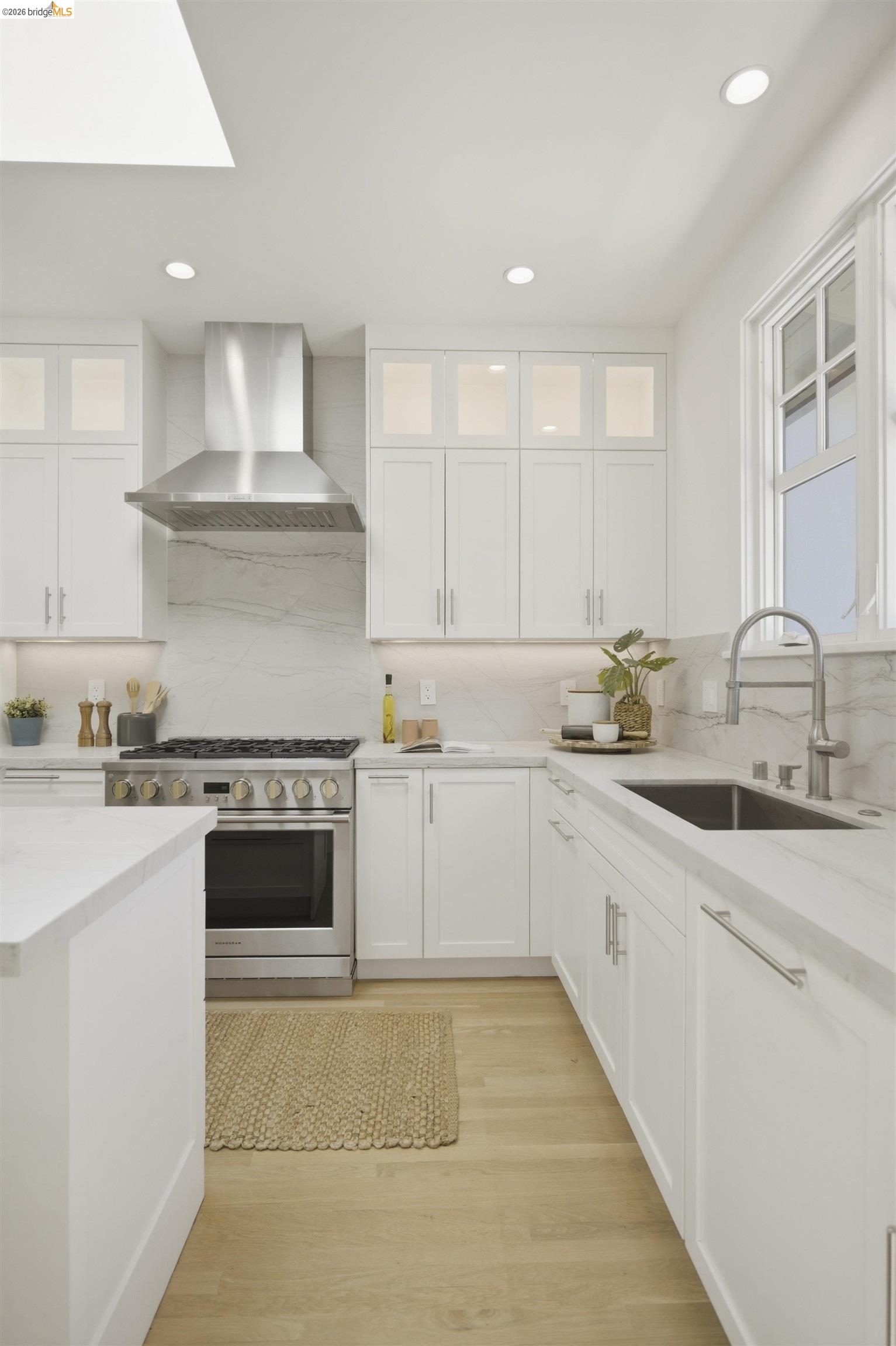 Detail Gallery Image 37 of 43 For 1541 Grand Ave, Piedmont,  CA 94611 - 3 Beds | 2 Baths