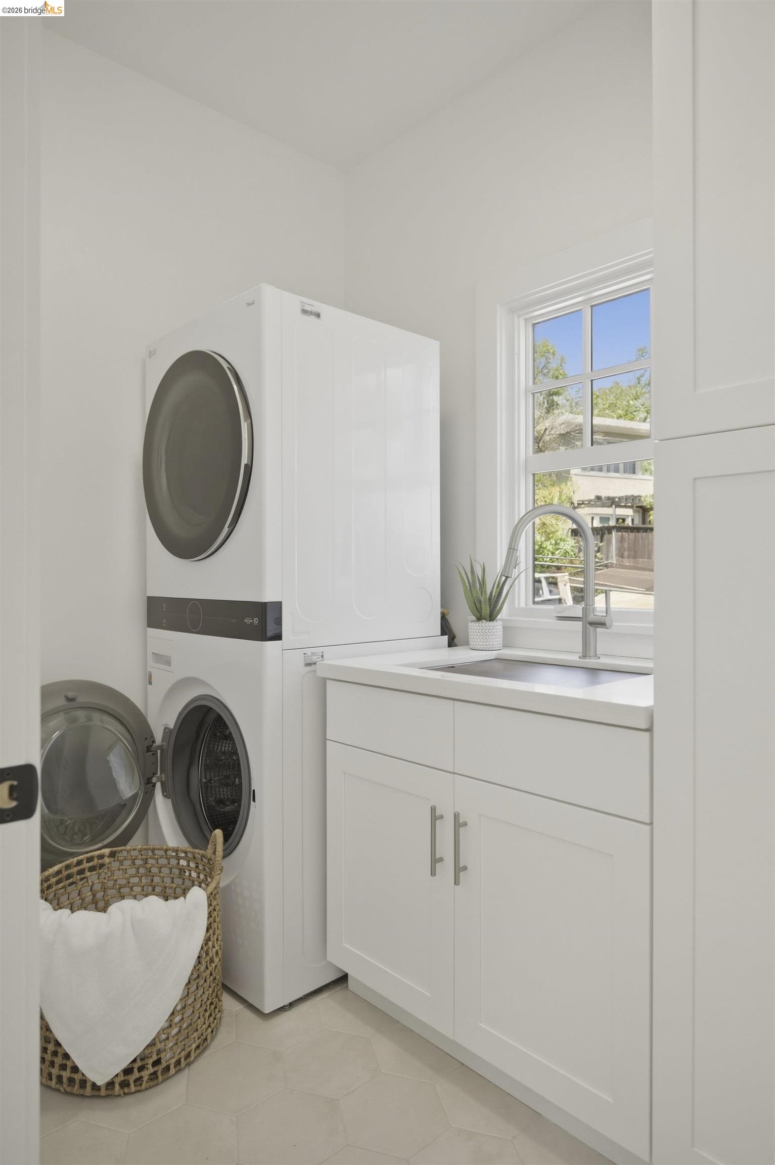 Detail Gallery Image 39 of 43 For 1541 Grand Ave, Piedmont,  CA 94611 - 3 Beds | 2 Baths