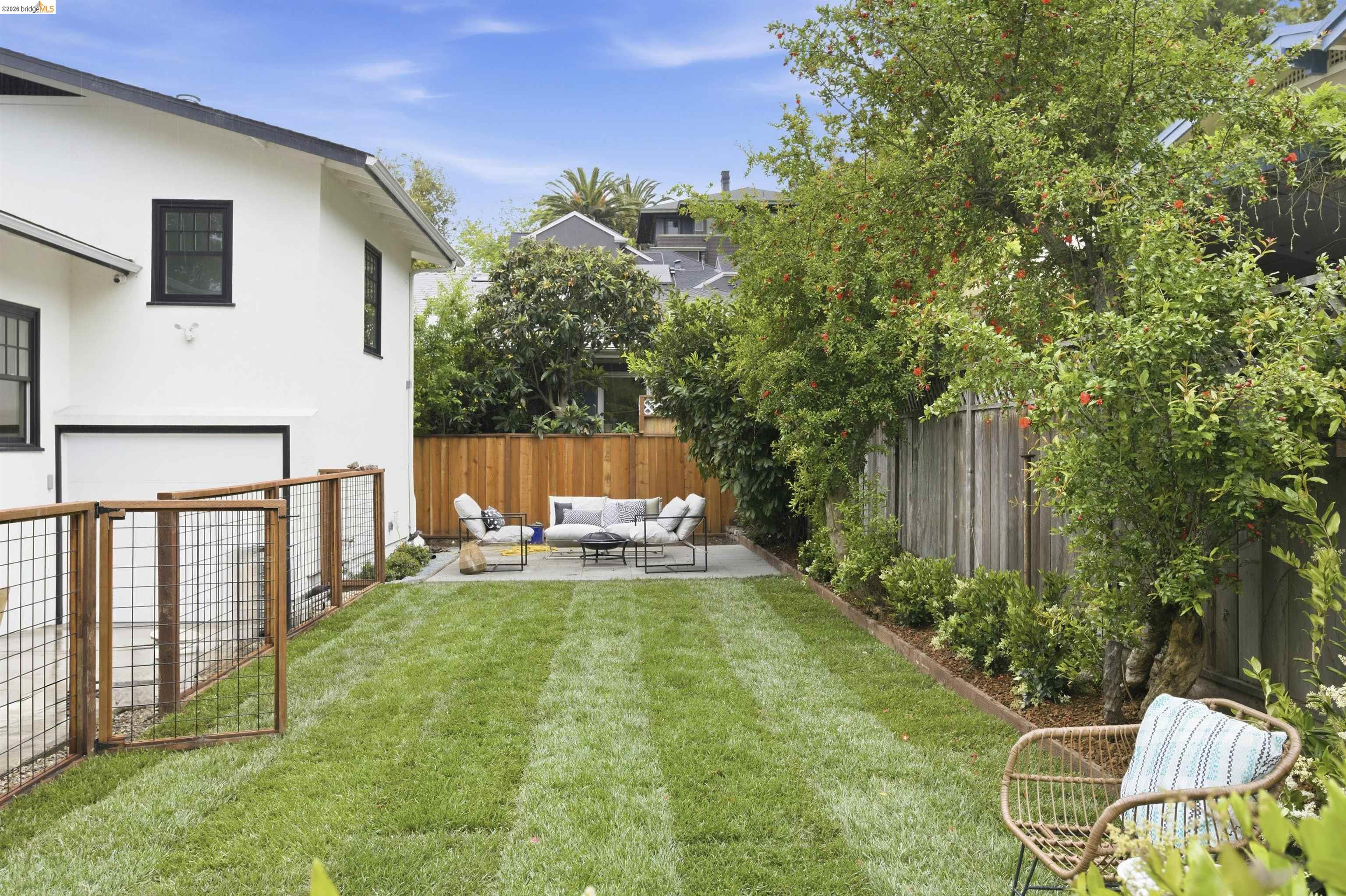 Detail Gallery Image 40 of 43 For 1541 Grand Ave, Piedmont,  CA 94611 - 3 Beds | 2 Baths