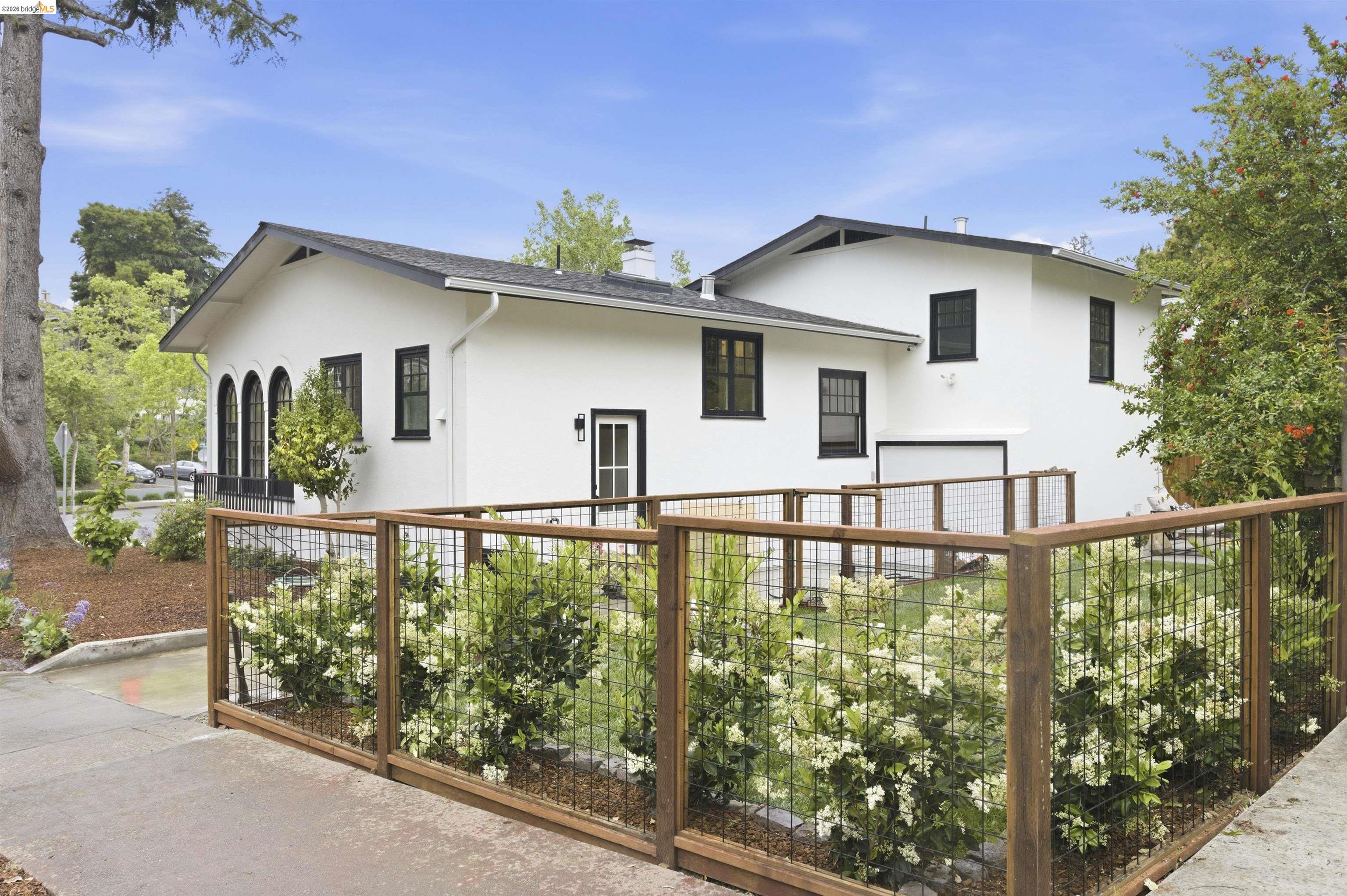 Detail Gallery Image 41 of 43 For 1541 Grand Ave, Piedmont,  CA 94611 - 3 Beds | 2 Baths