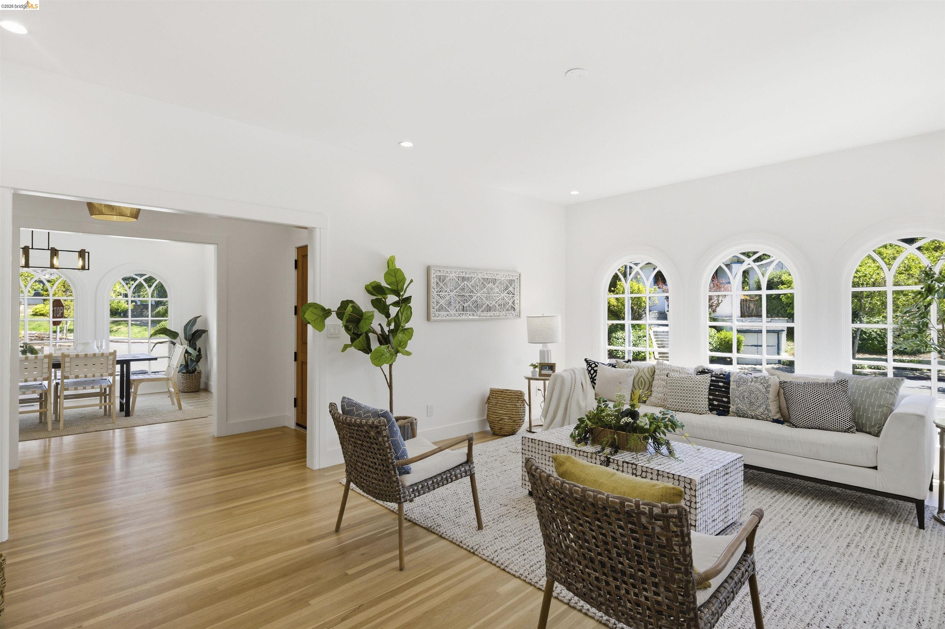 Detail Gallery Image 6 of 43 For 1541 Grand Ave, Piedmont,  CA 94611 - 3 Beds | 2 Baths