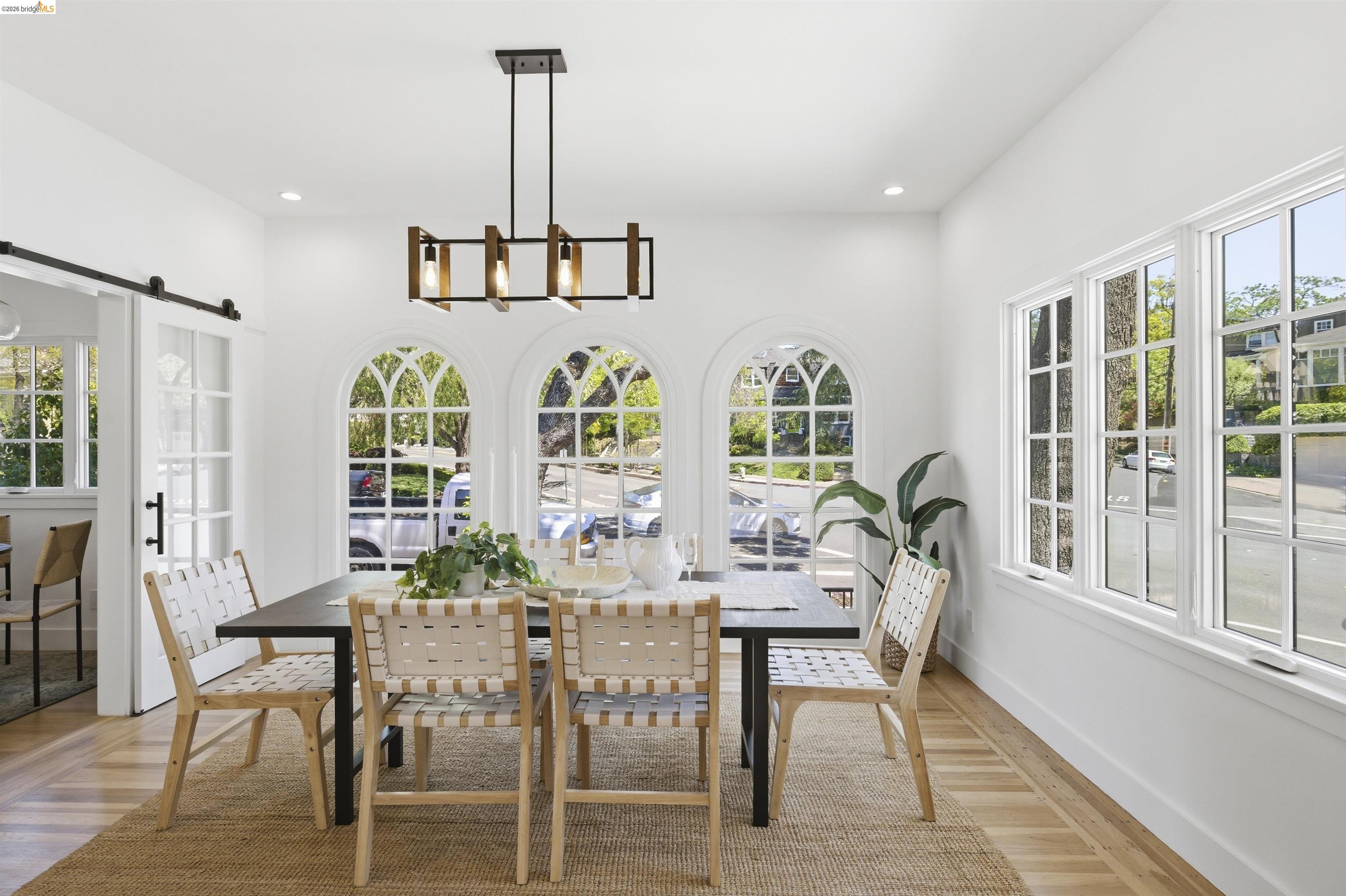 Detail Gallery Image 7 of 43 For 1541 Grand Ave, Piedmont,  CA 94611 - 3 Beds | 2 Baths