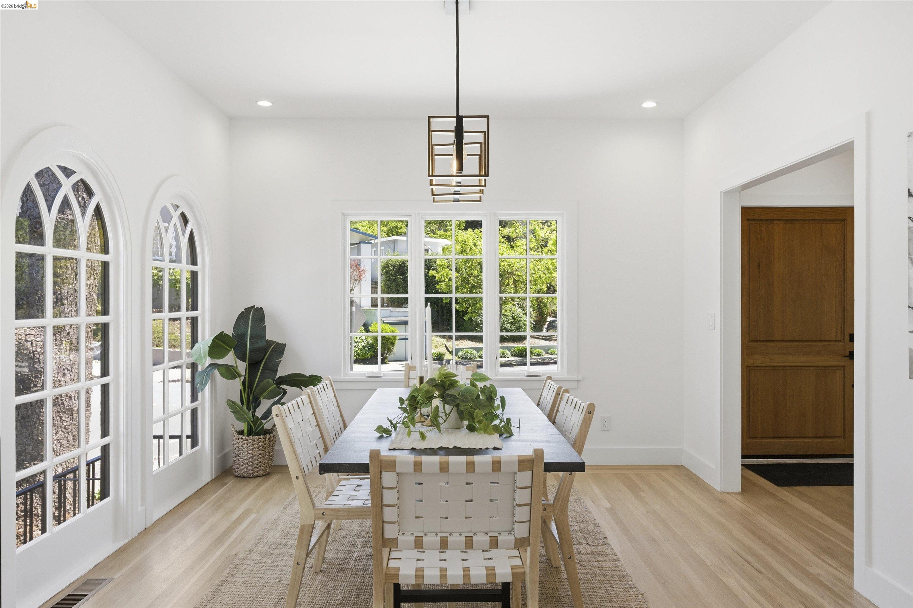 Detail Gallery Image 8 of 43 For 1541 Grand Ave, Piedmont,  CA 94611 - 3 Beds | 2 Baths