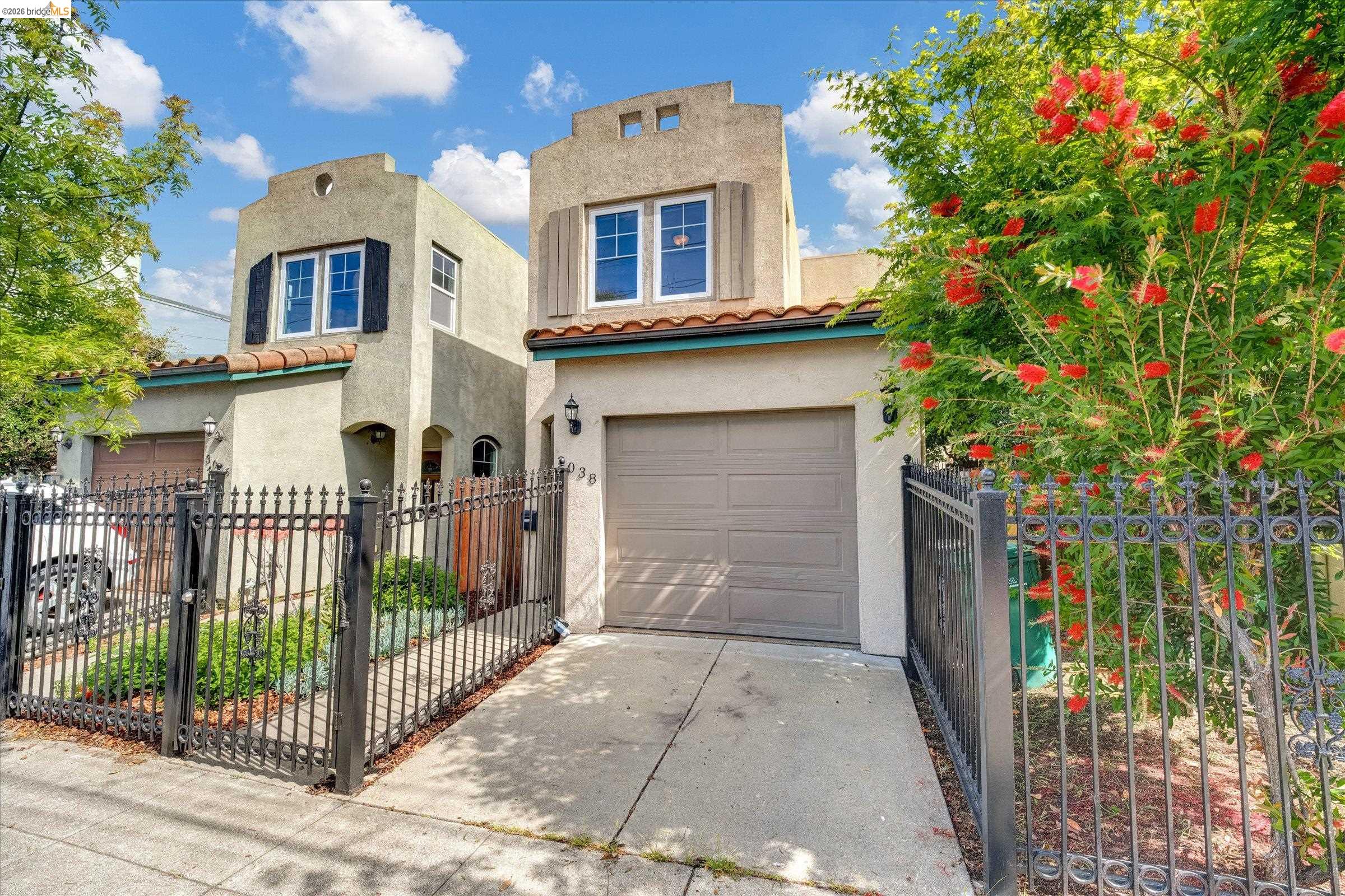 Detail Gallery Image 2 of 31 For 3038 E 18th St, Oakland,  CA 94601 - 2 Beds | 1/1 Baths