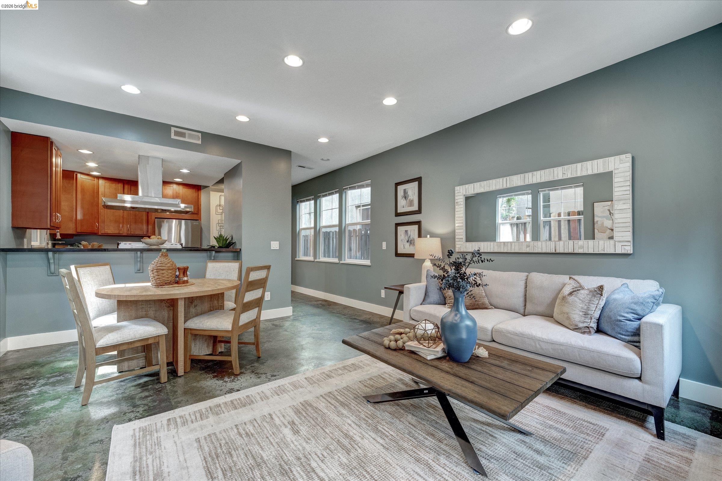 Detail Gallery Image 11 of 31 For 3038 E 18th St, Oakland,  CA 94601 - 2 Beds | 1/1 Baths