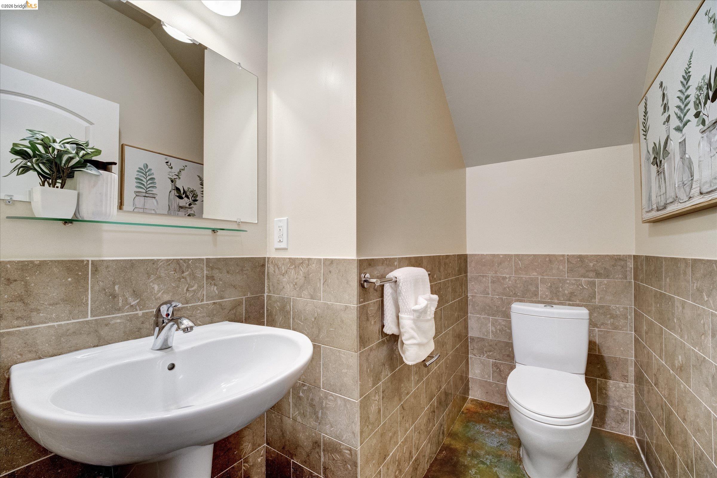 Detail Gallery Image 12 of 31 For 3038 E 18th St, Oakland,  CA 94601 - 2 Beds | 1/1 Baths