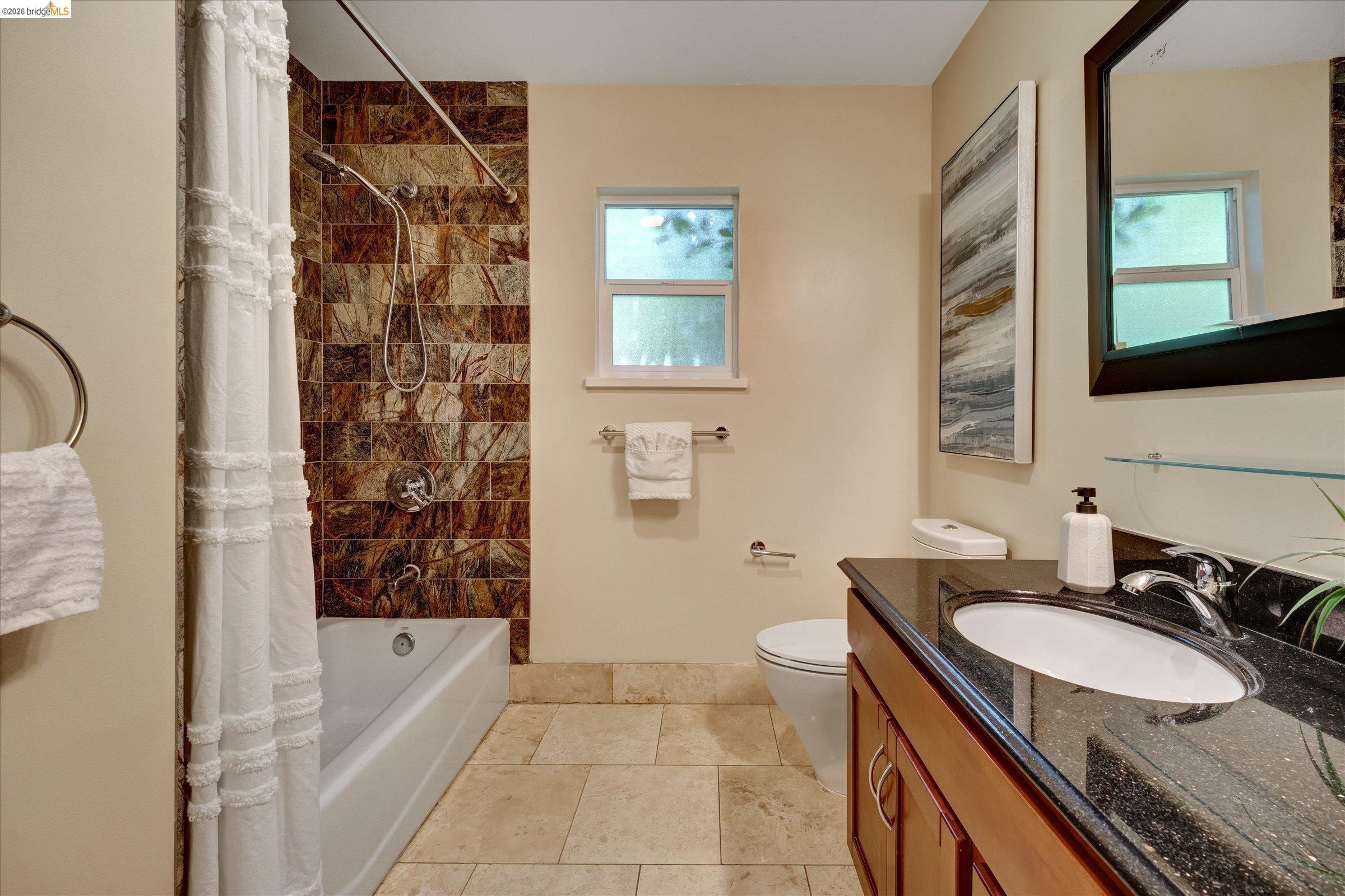 Detail Gallery Image 15 of 31 For 3038 E 18th St, Oakland,  CA 94601 - 2 Beds | 1/1 Baths