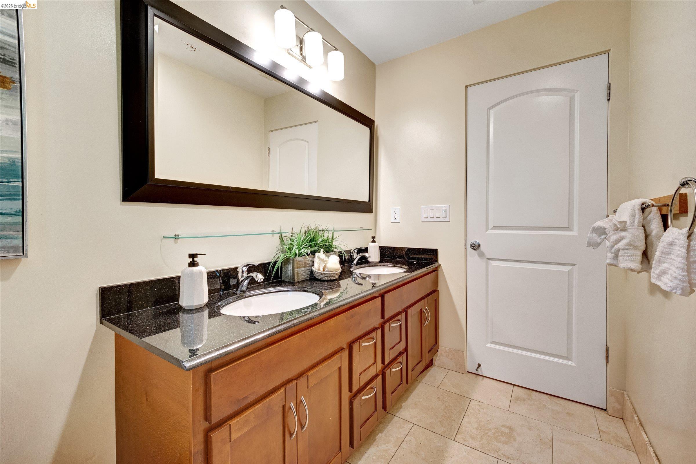 Detail Gallery Image 16 of 31 For 3038 E 18th St, Oakland,  CA 94601 - 2 Beds | 1/1 Baths