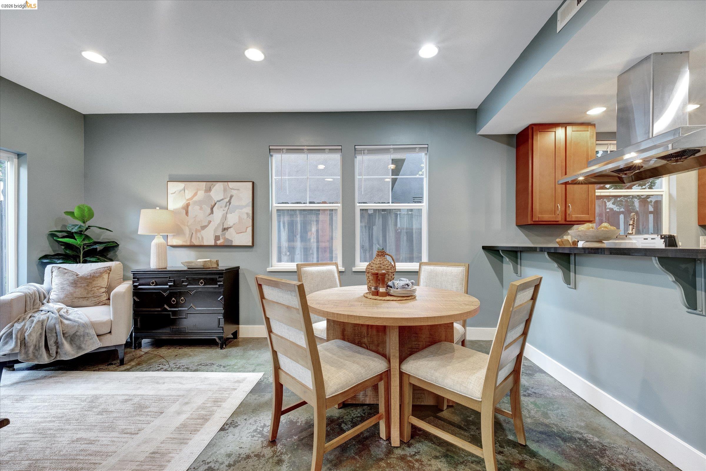 Detail Gallery Image 9 of 31 For 3038 E 18th St, Oakland,  CA 94601 - 2 Beds | 1/1 Baths