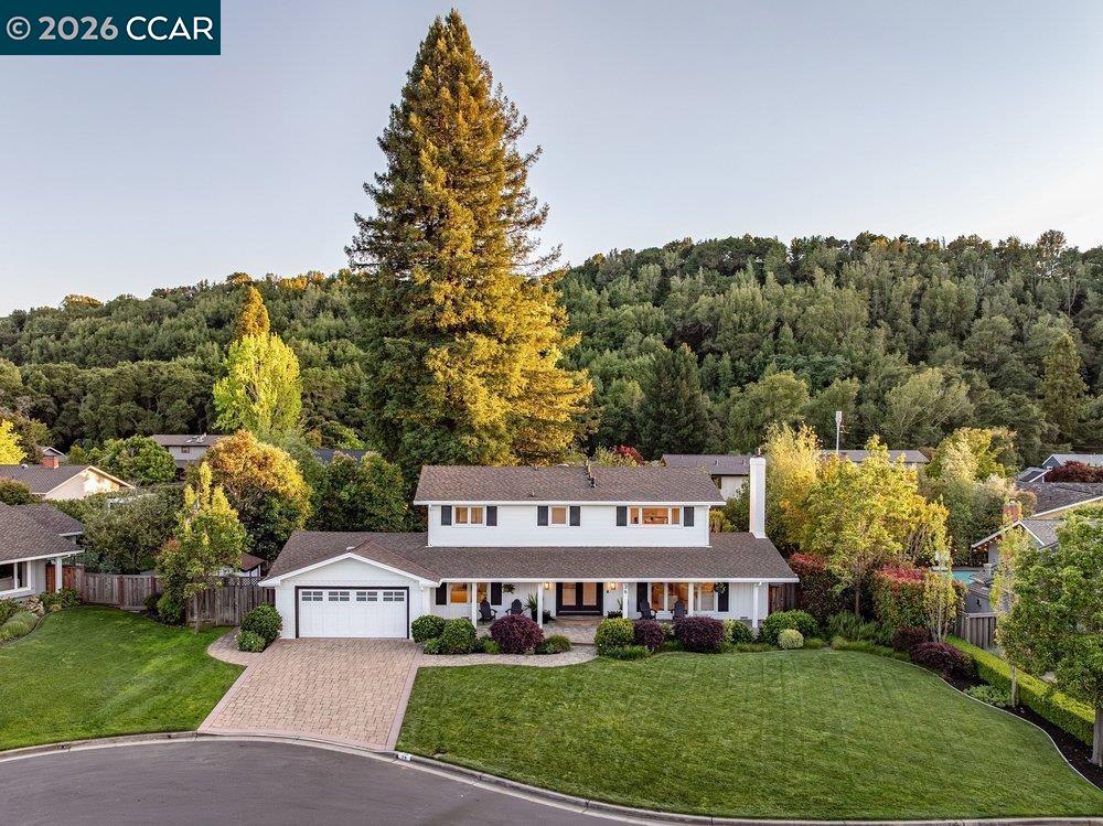 Detail Gallery Image 2 of 37 For 26 Juniper Way, Moraga,  CA 94556 - 3 Beds | 2/1 Baths