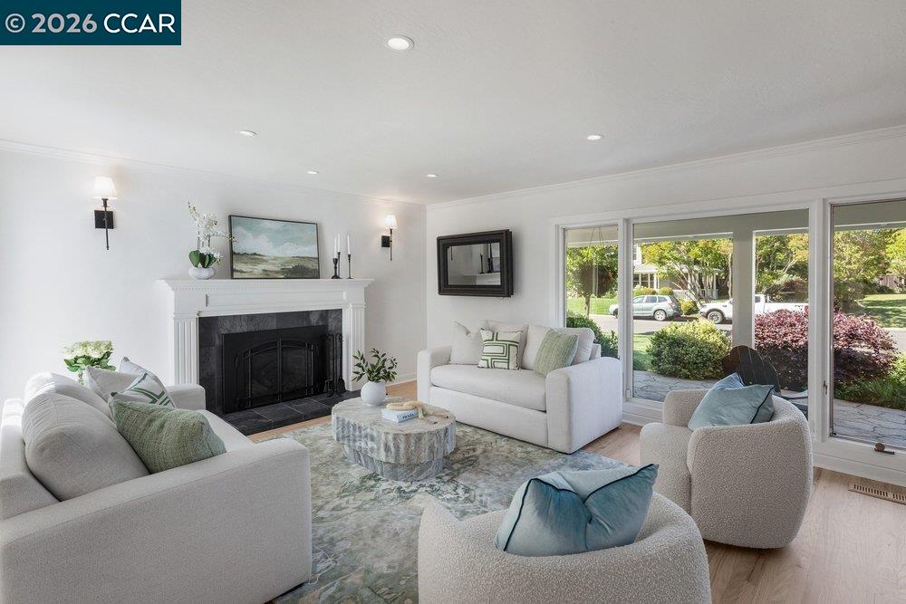 Detail Gallery Image 12 of 37 For 26 Juniper Way, Moraga,  CA 94556 - 3 Beds | 2/1 Baths