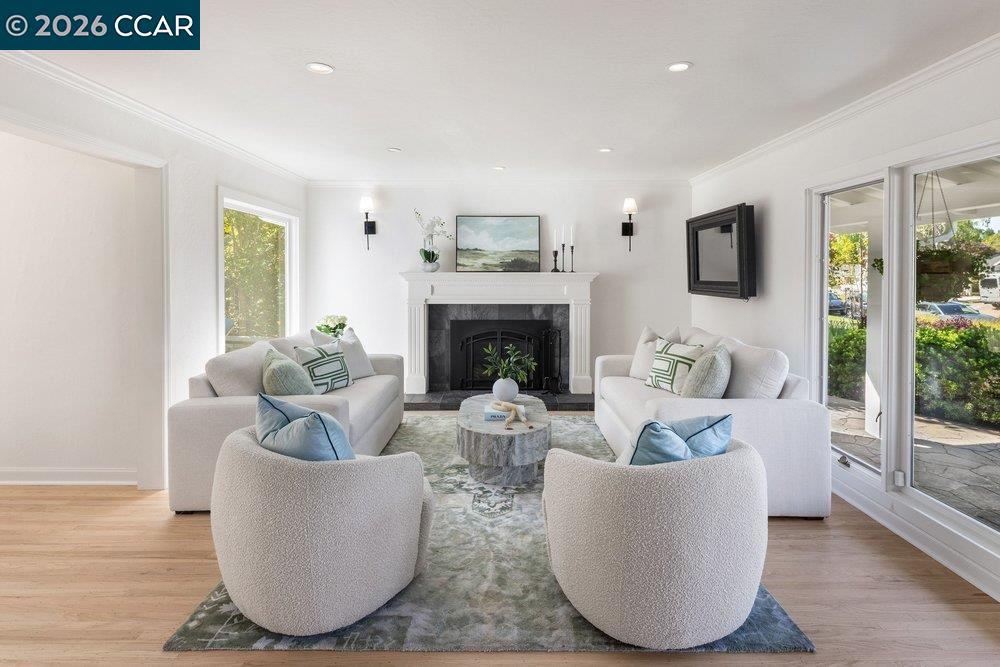 Detail Gallery Image 13 of 37 For 26 Juniper Way, Moraga,  CA 94556 - 3 Beds | 2/1 Baths