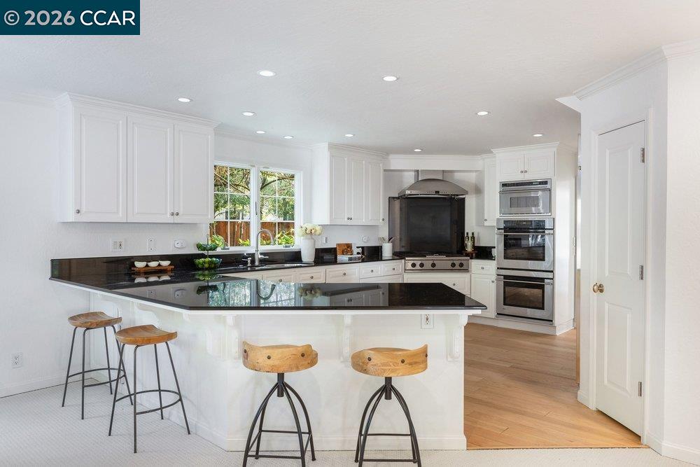 Detail Gallery Image 5 of 37 For 26 Juniper Way, Moraga,  CA 94556 - 3 Beds | 2/1 Baths