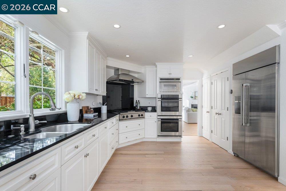 Detail Gallery Image 7 of 37 For 26 Juniper Way, Moraga,  CA 94556 - 3 Beds | 2/1 Baths