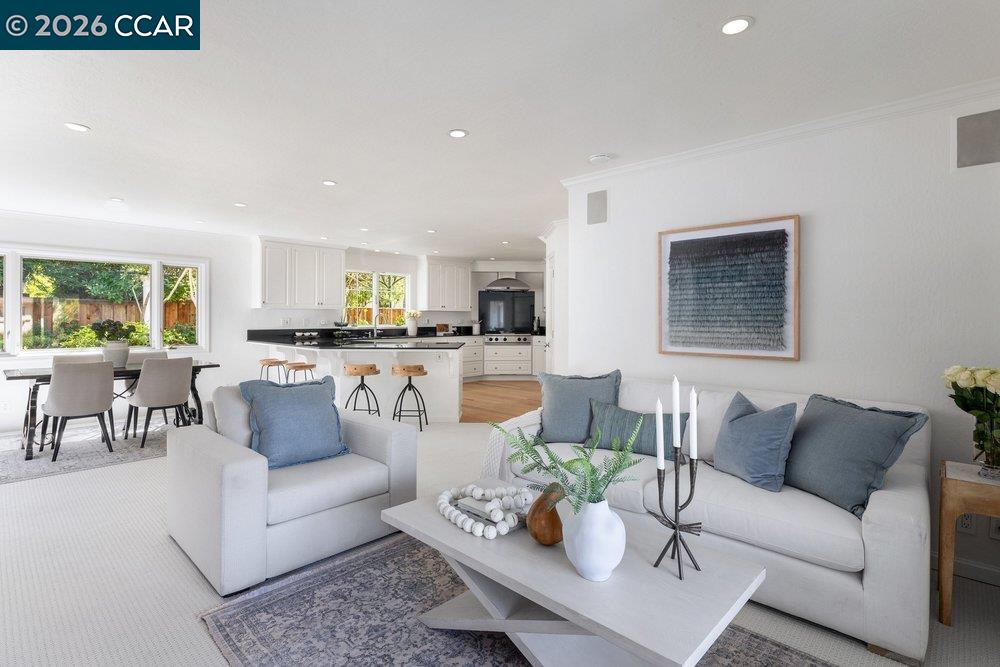 Detail Gallery Image 8 of 37 For 26 Juniper Way, Moraga,  CA 94556 - 3 Beds | 2/1 Baths