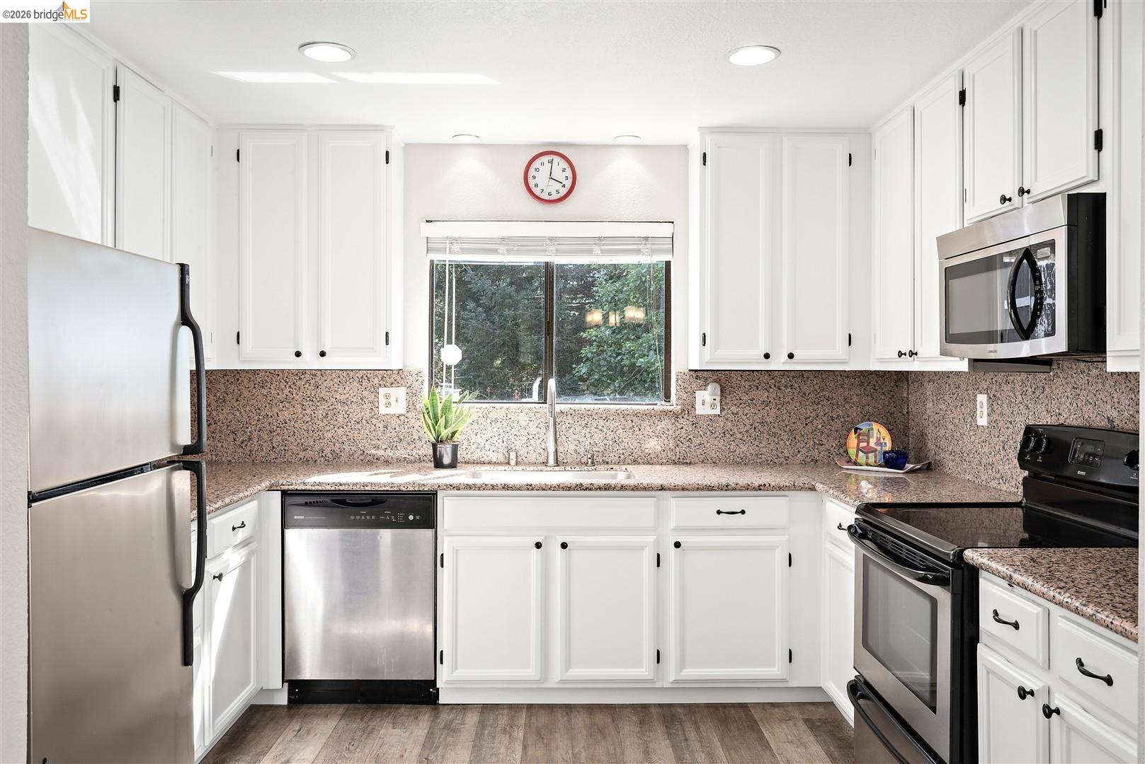 Photo #3: 41131589 Listing: Photo #3