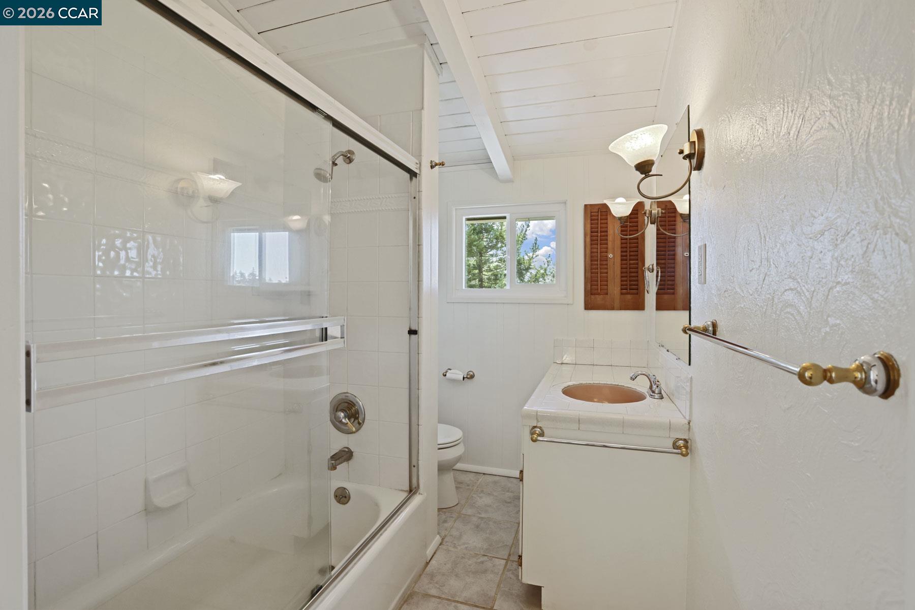 Detail Gallery Image 14 of 31 For 5716 Merriewood Dr., Oakland,  CA 94611 - – Beds | – Baths