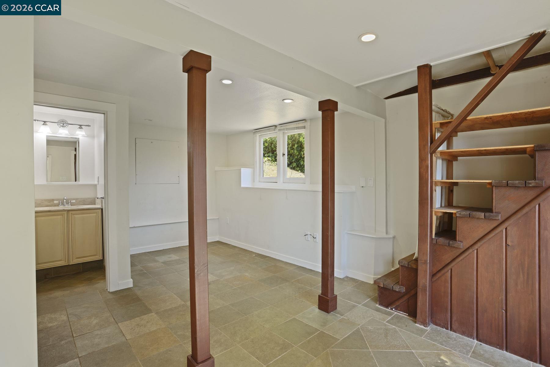 Detail Gallery Image 19 of 31 For 5716 Merriewood Dr., Oakland,  CA 94611 - – Beds | – Baths