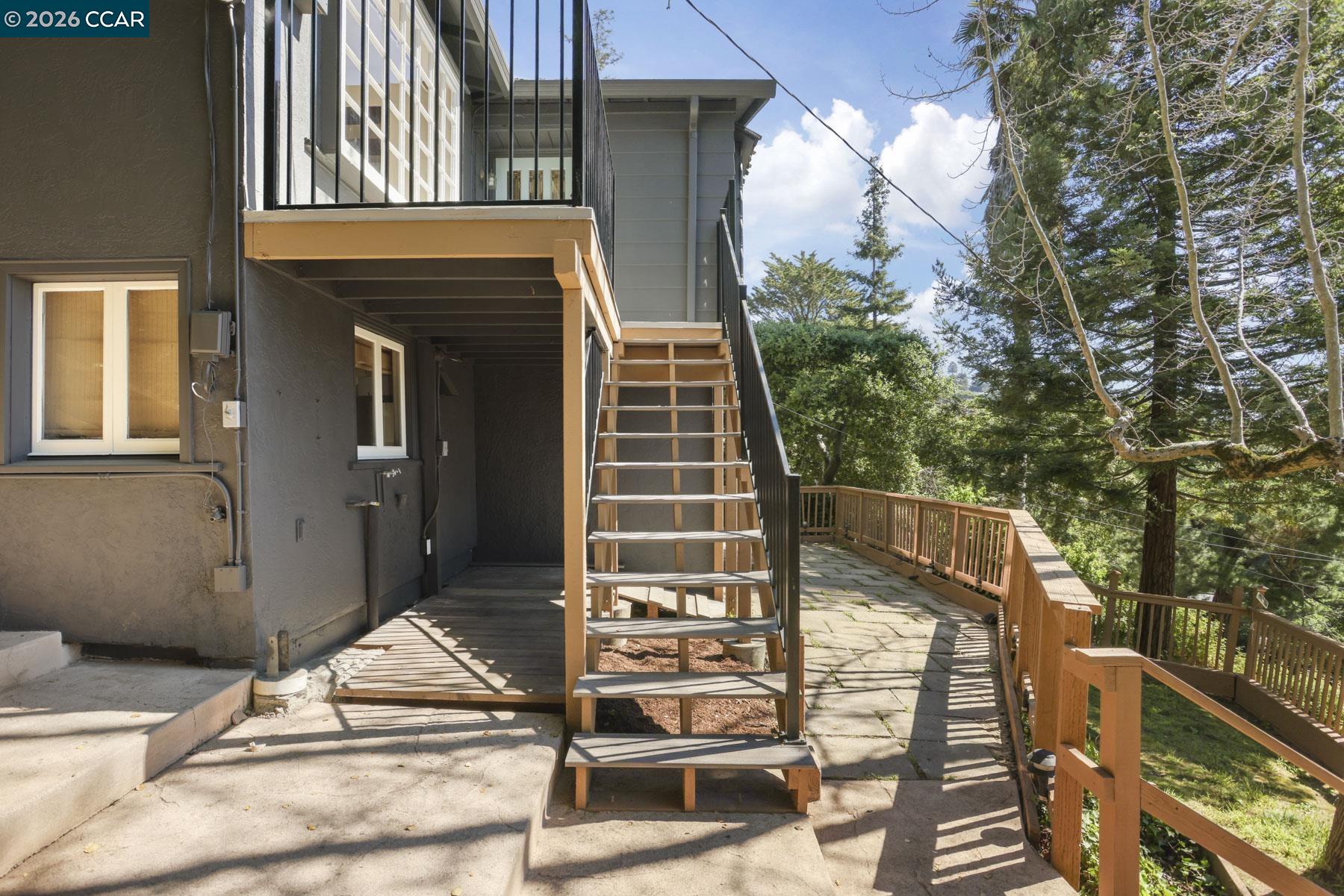 Detail Gallery Image 3 of 31 For 5716 Merriewood Dr., Oakland,  CA 94611 - – Beds | – Baths