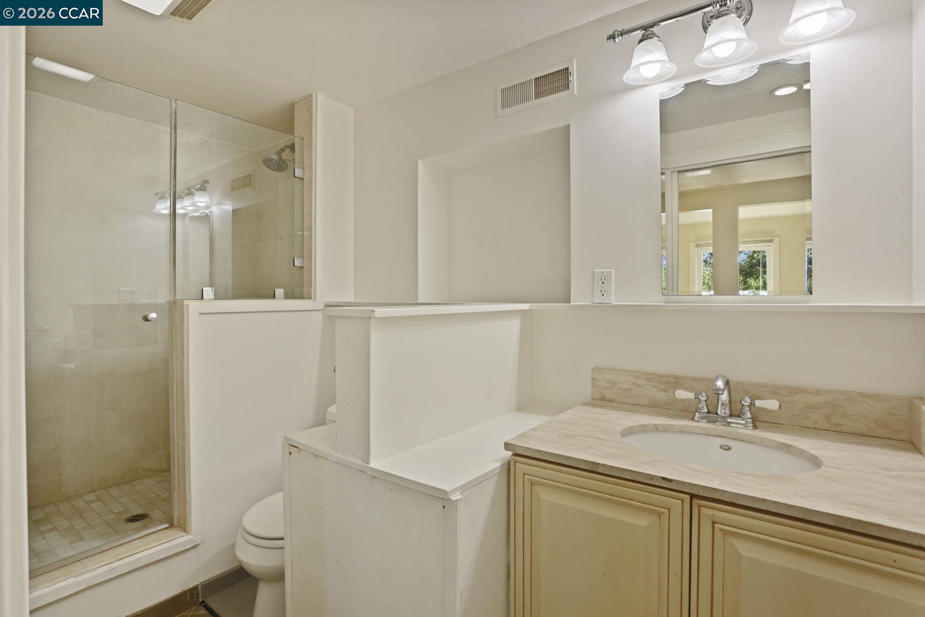 Detail Gallery Image 22 of 31 For 5716 Merriewood Dr., Oakland,  CA 94611 - – Beds | – Baths