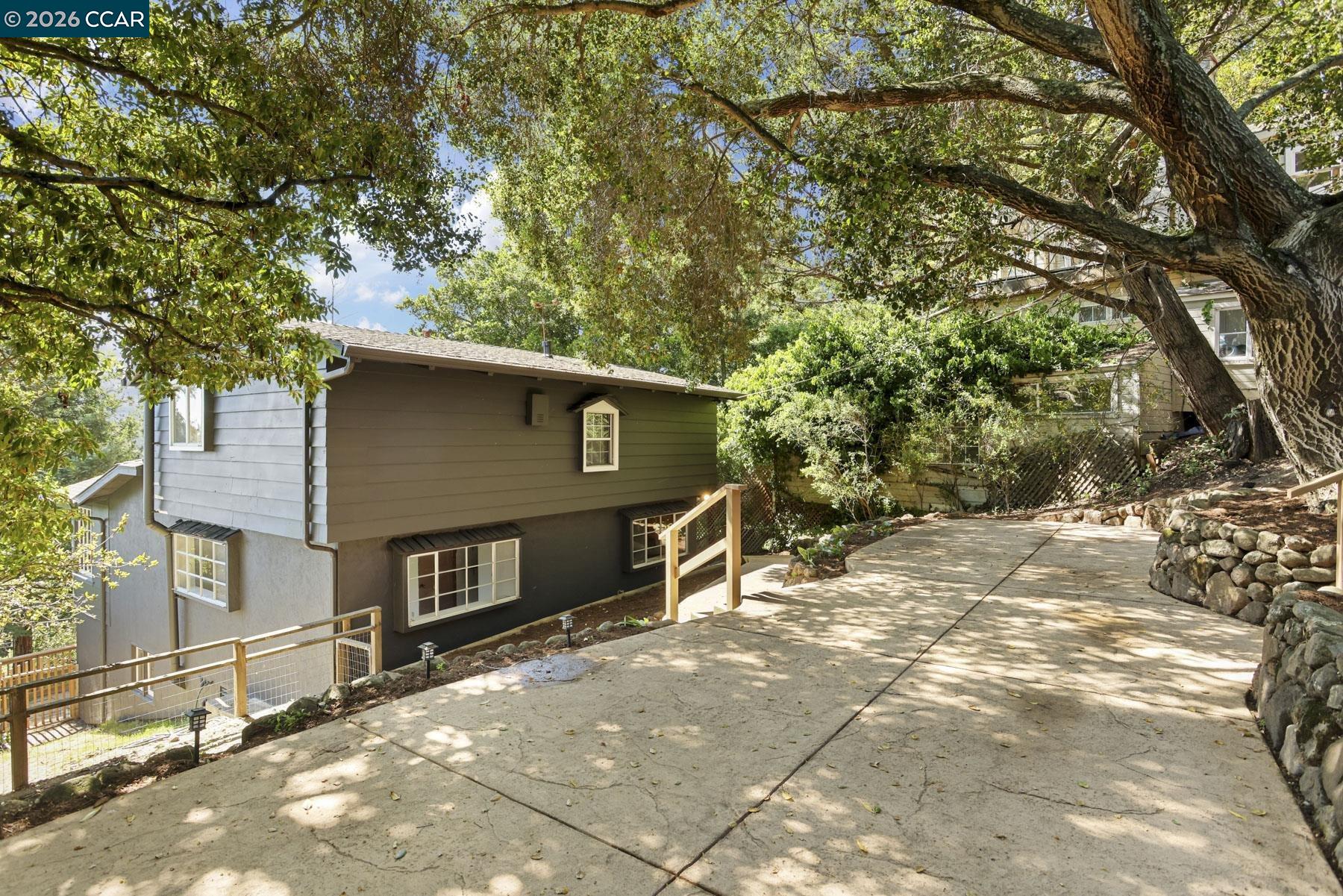 Detail Gallery Image 24 of 31 For 5716 Merriewood Dr., Oakland,  CA 94611 - – Beds | – Baths