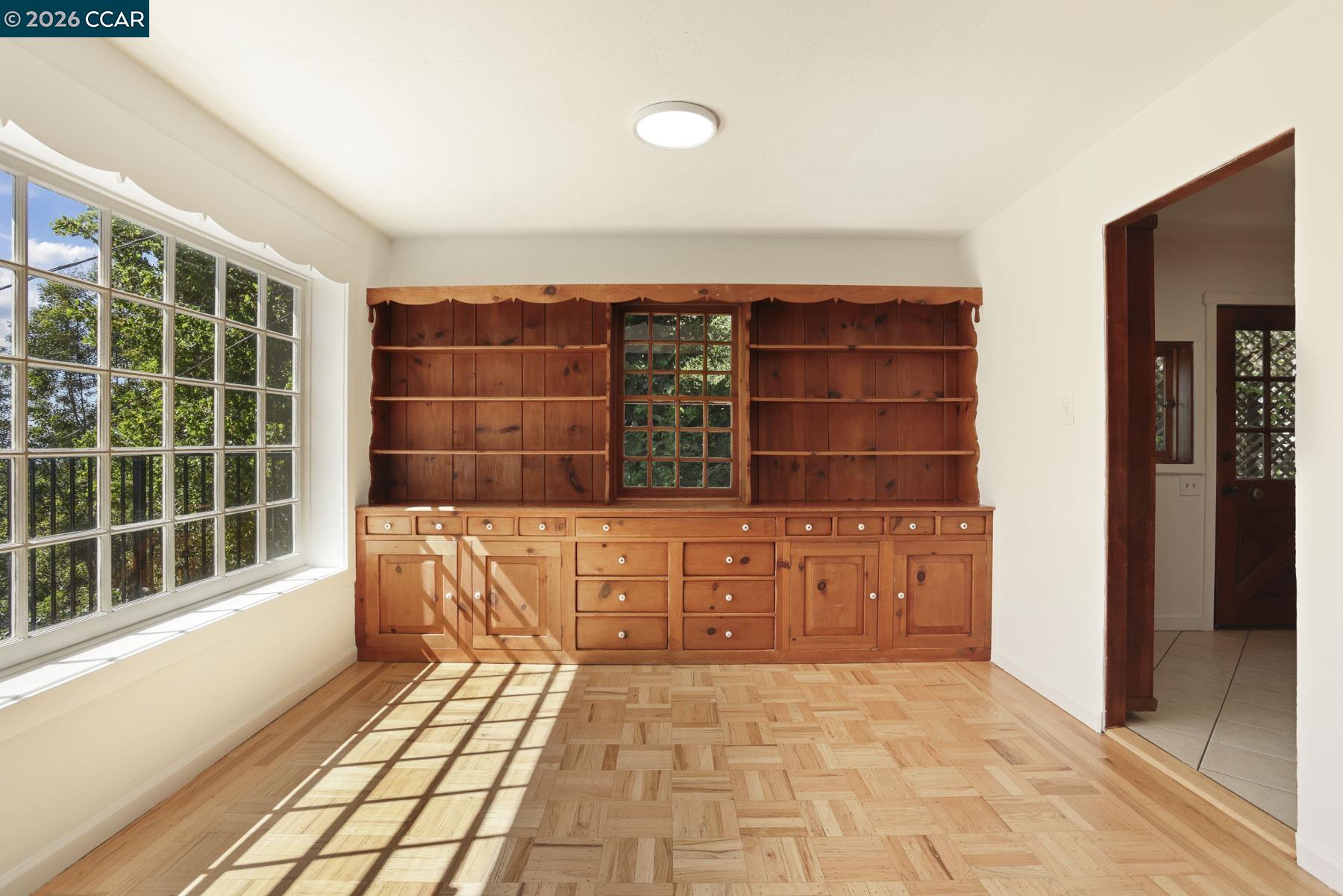 Detail Gallery Image 7 of 31 For 5716 Merriewood Dr., Oakland,  CA 94611 - – Beds | – Baths