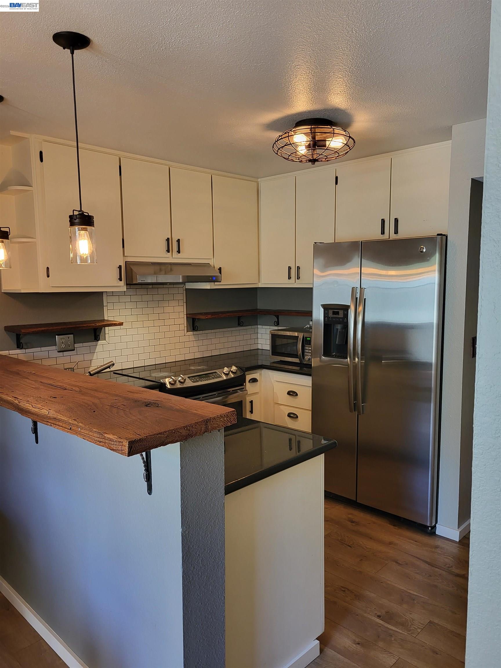 Photo #3: 41131601 Listing: Photo #3