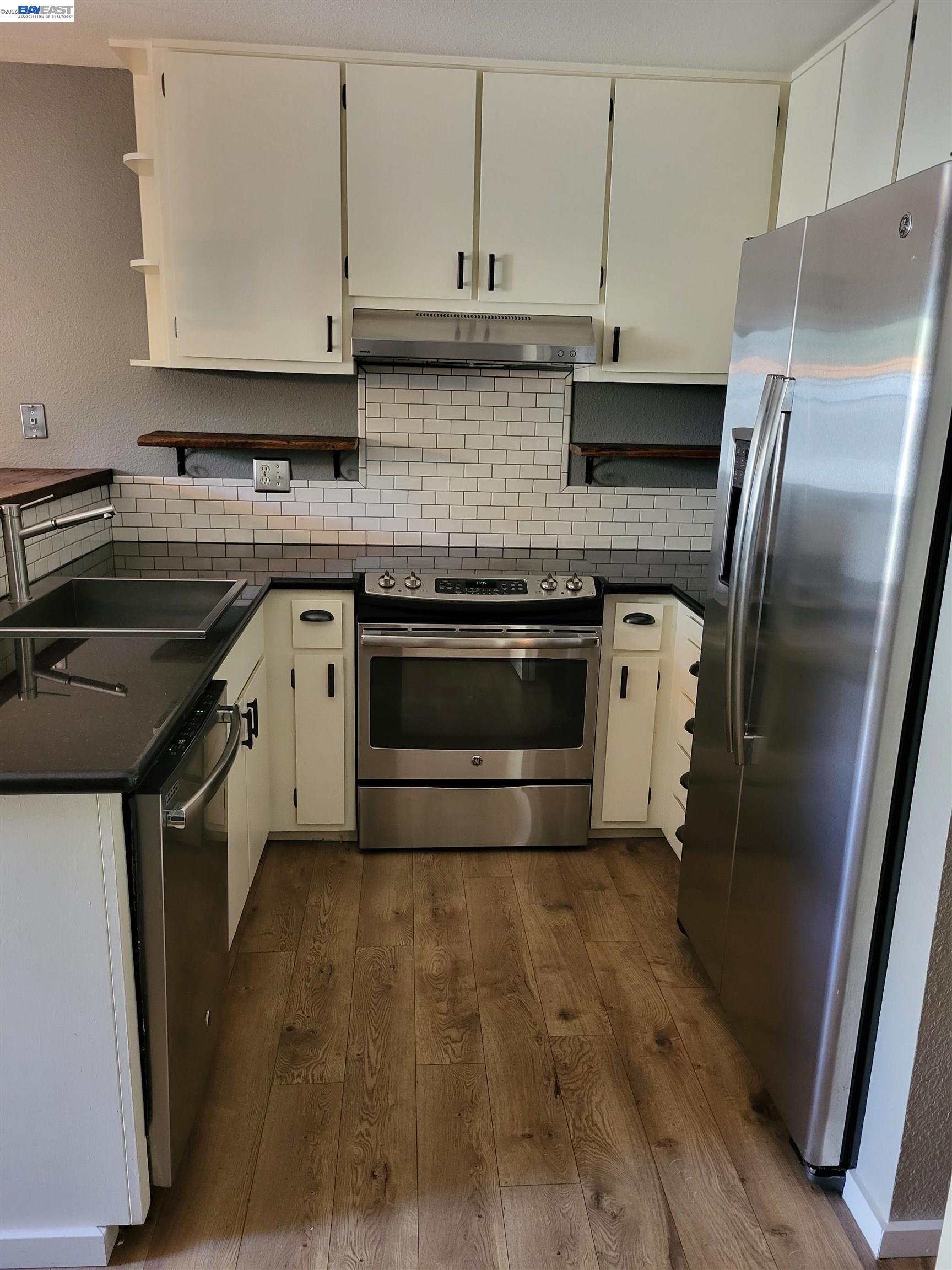 Photo #4: 41131601 Listing: Photo #4