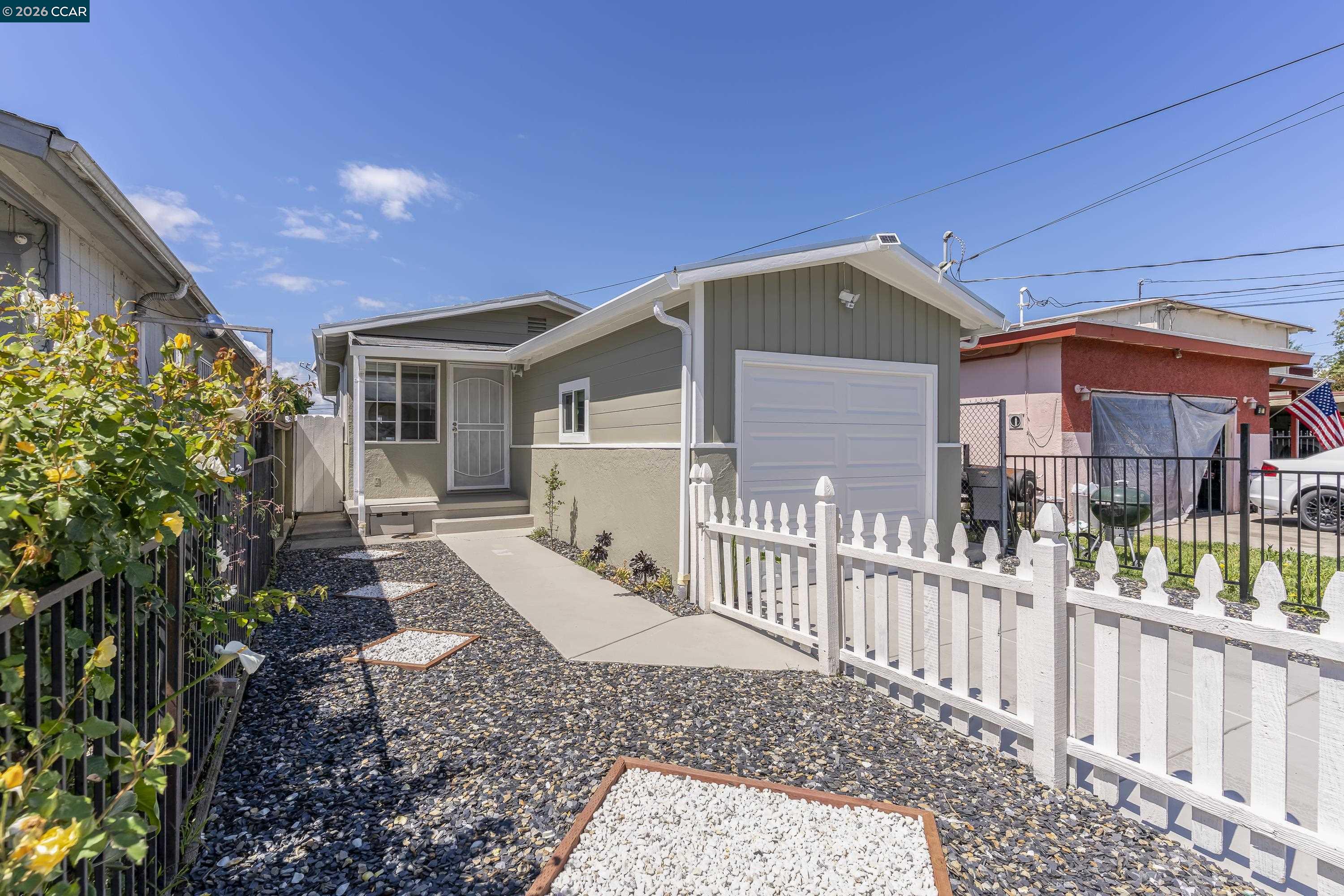 Detail Gallery Image 2 of 49 For 335 S 26th St, Richmond,  CA 94804 - 2 Beds | 1 Baths